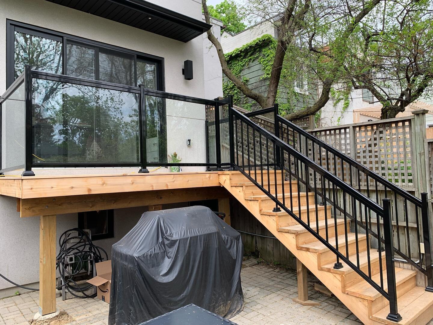 Spring is here and it&rsquo;s time to start thinking about this years home improvement project ! Why not start by upgrading your outdoor sanctuary with a beautiful aluminum/glass railing system? 
Manufactured in Canada and built to last. FREE estimat
