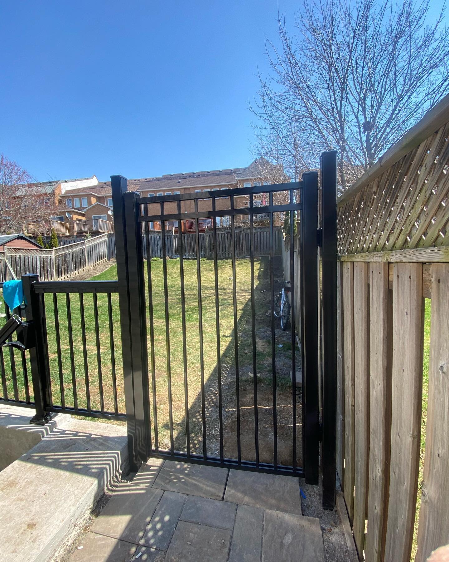 This project is an addition to and existing railing. We added a section to close off the space between the existing railing and our new gate. A beautiful solution to an irritating problem for the client ! 
 
Style: F2 Flat Top | Black | 3x3 Posts |