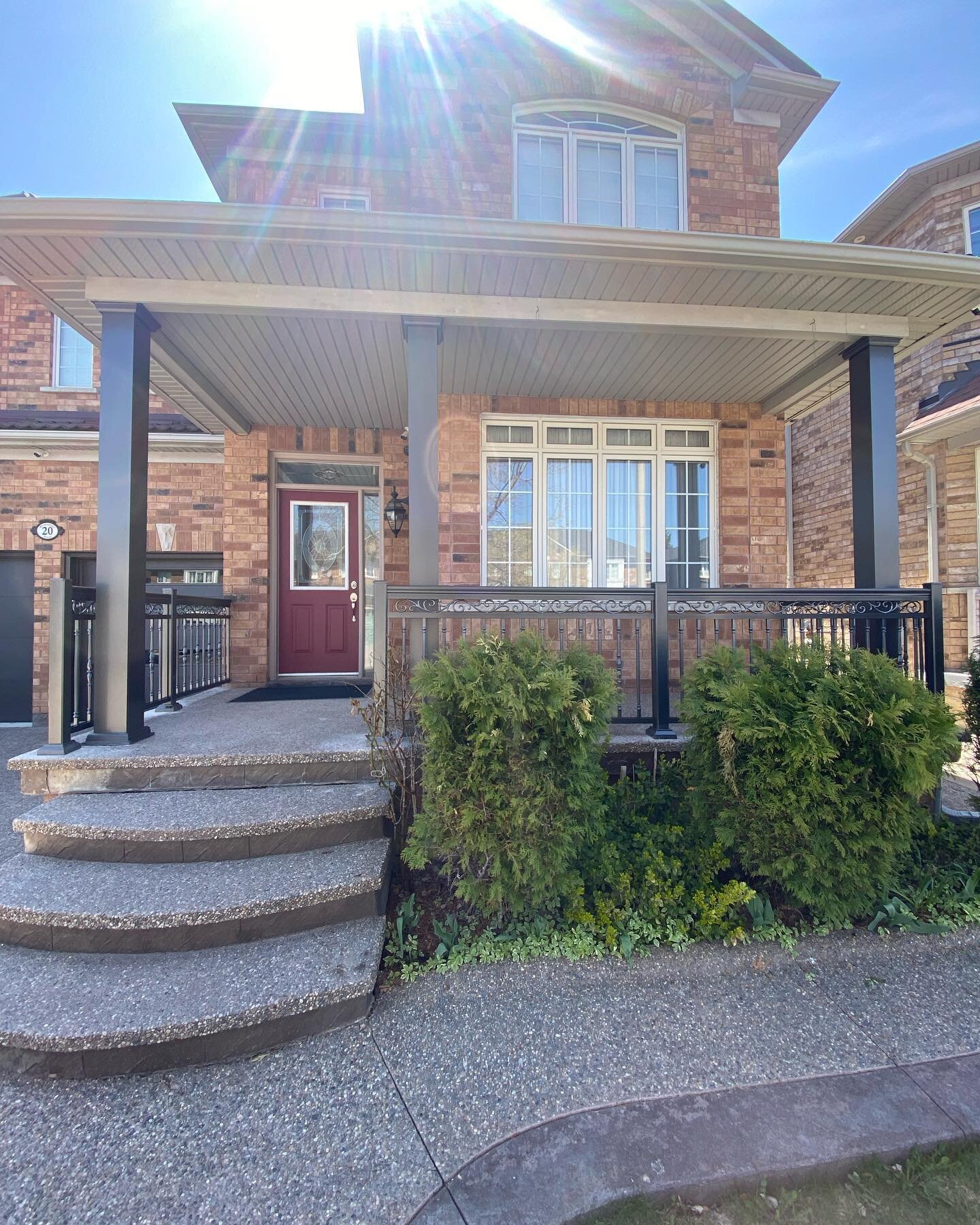 French Pickets with a Scroll (R20) to accent this beautiful pewter railing and columns in Brampton
&bull;
&bull;
&bull;
&bull;
&bull;

#railing #aluminumrailing #gta #yorkregion #contractor #building #backyarddesign #glassrailing #renovation #landsca