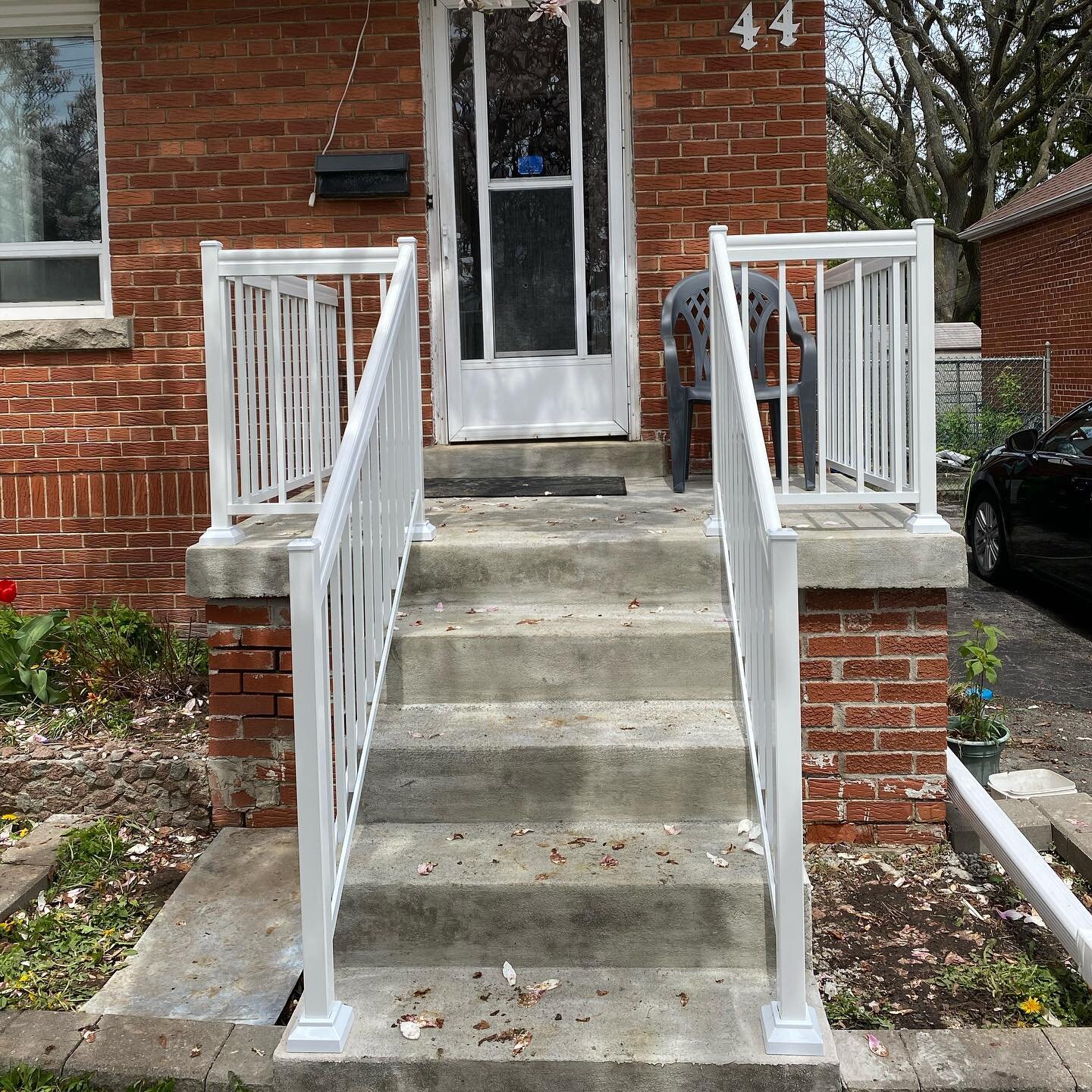 A Refinish on this Porch in Scarborough and a New Railing to Top it Off ! 
➡️➡️➡️
&bull;
&bull;
&bull;
&bull;
&bull;

#railing #aluminumrailing #gta #yorkregion #contractor #building #backyarddesign #glassrailing #renovation #landscaping #diy