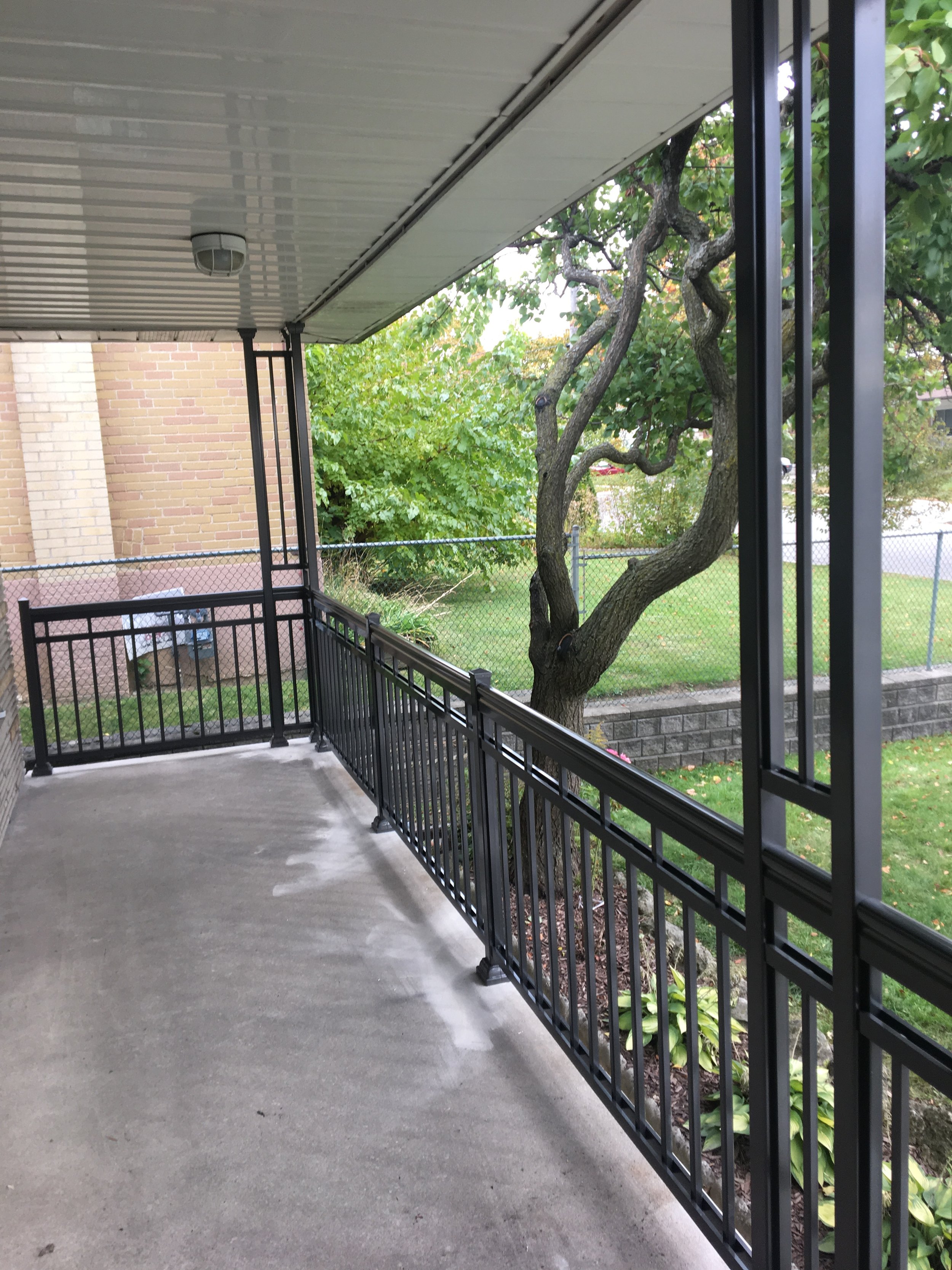 STYLE: DC1 | COLOR: PEWTER | PROJECT: PORCH | LOCATION: RICHMOND HILL