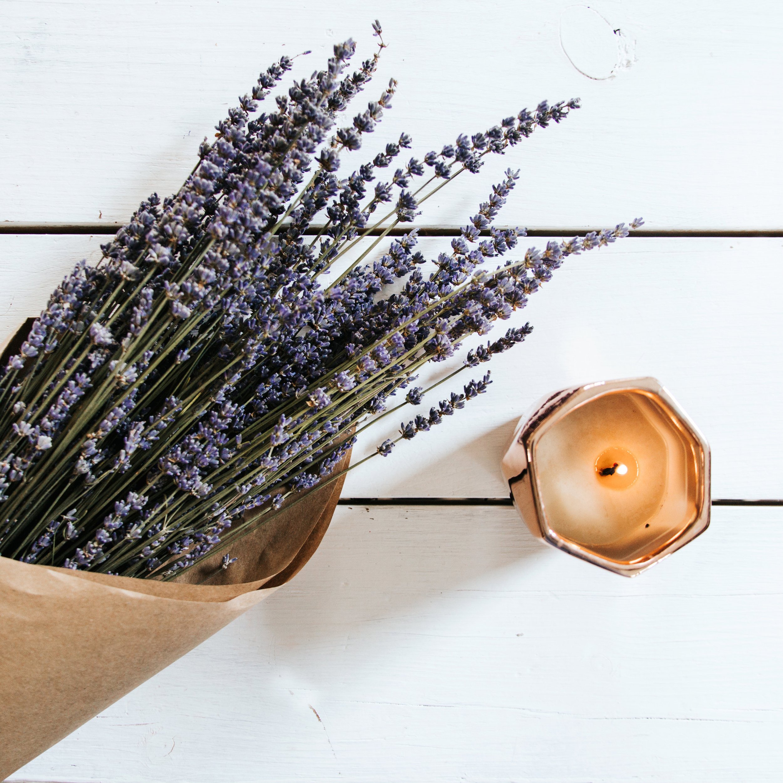 Hang dried lavender that can be sent with a card as a gift.