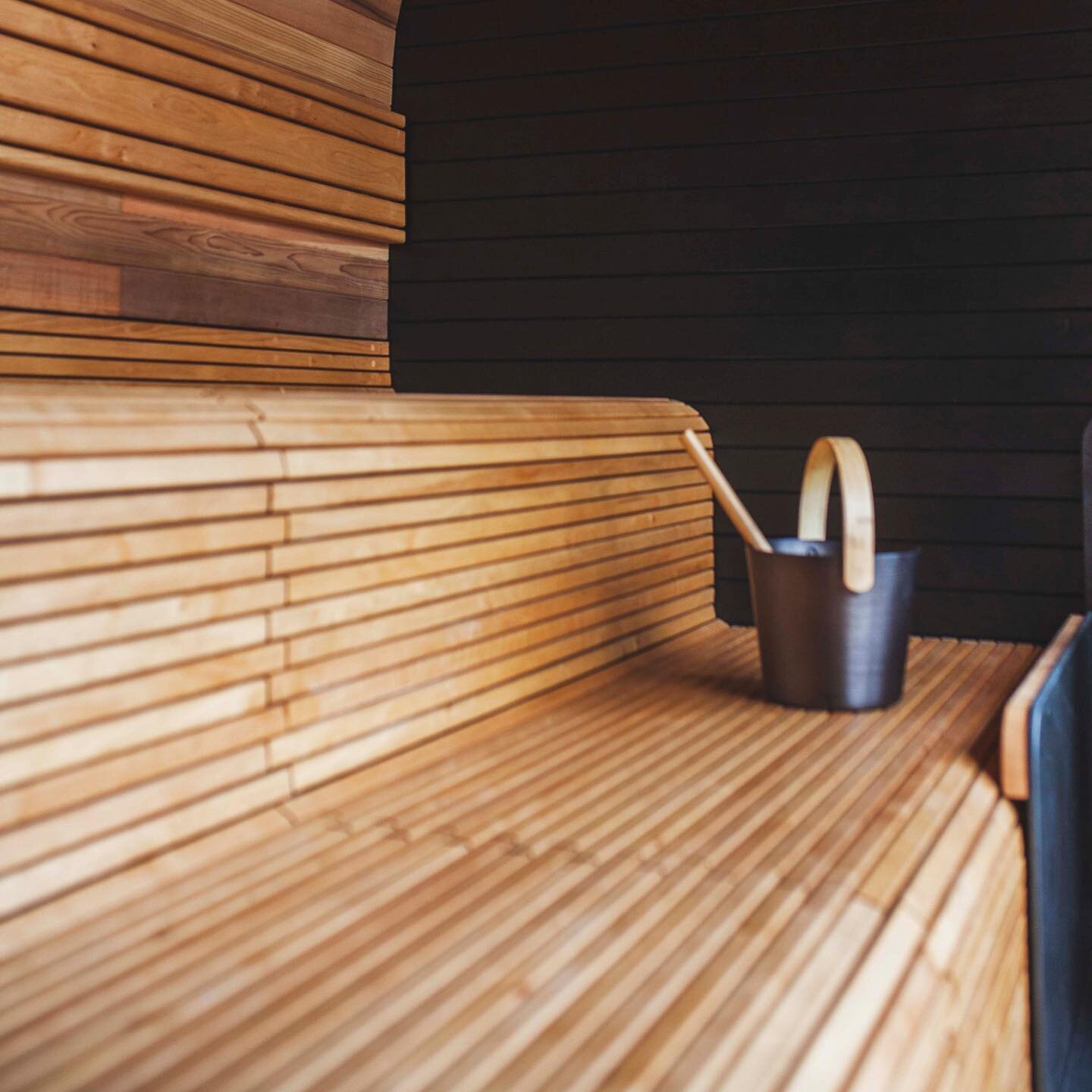 Our two tiered benches are made from a slow grown alder - a highly durable wood resistant to both water and heat! Handcrafted for you by the team @heartwoodsaunas 

#heartwoodsaunas #irelandshiddenheartlands #sauna #saunadesign