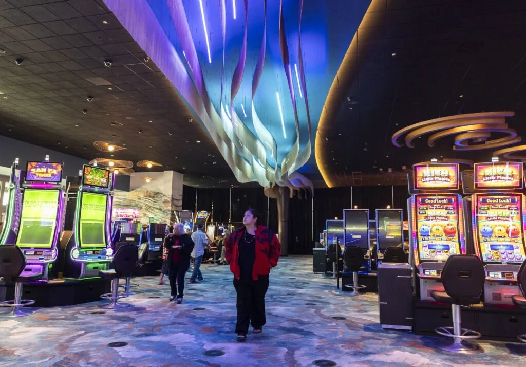 02_Hospitality_Tulalip_CeilingRipples_02.jpg