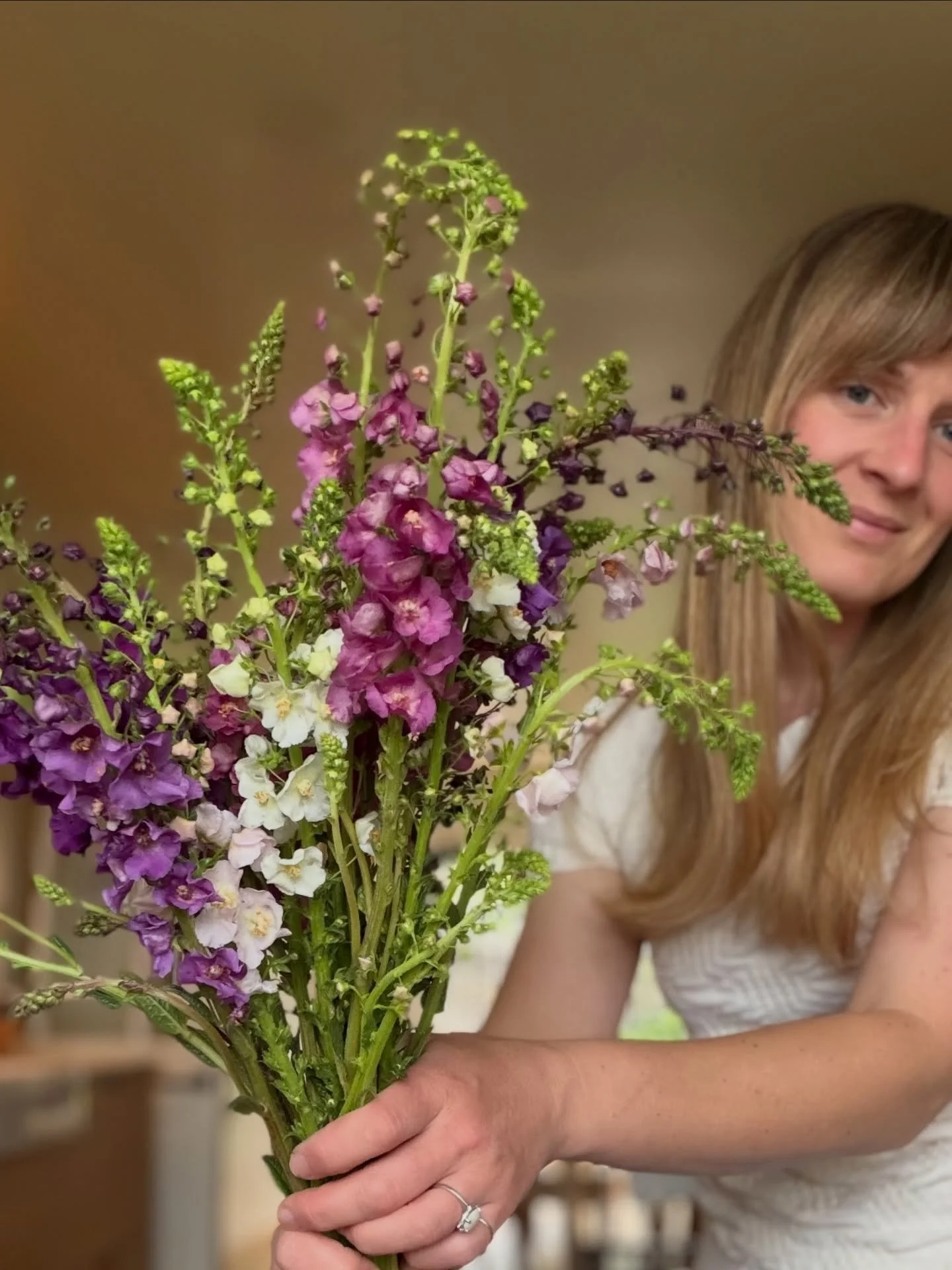 Scroll through to see what&rsquo;s coming out of the flower patch this week ✂️🌸

The final tulips of the season - soft lilacs and creamy ivories, with those lush double petals I love so much. Alongside them, airy verbascum in all the dusky pinky-pur