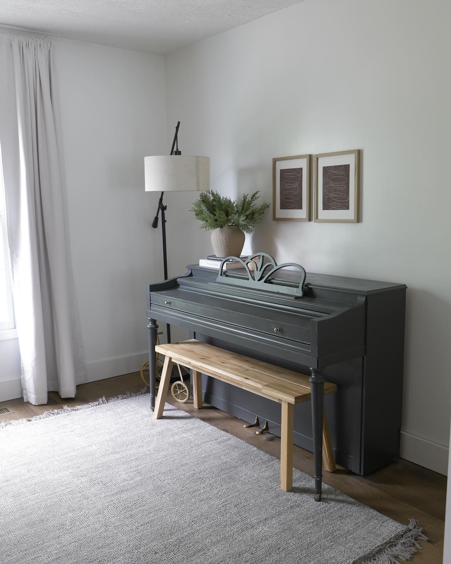 Our home is not often quiet (with two boys under 5) but this corner always seems so peaceful ❤️ 

Swipe to see the before ➡️