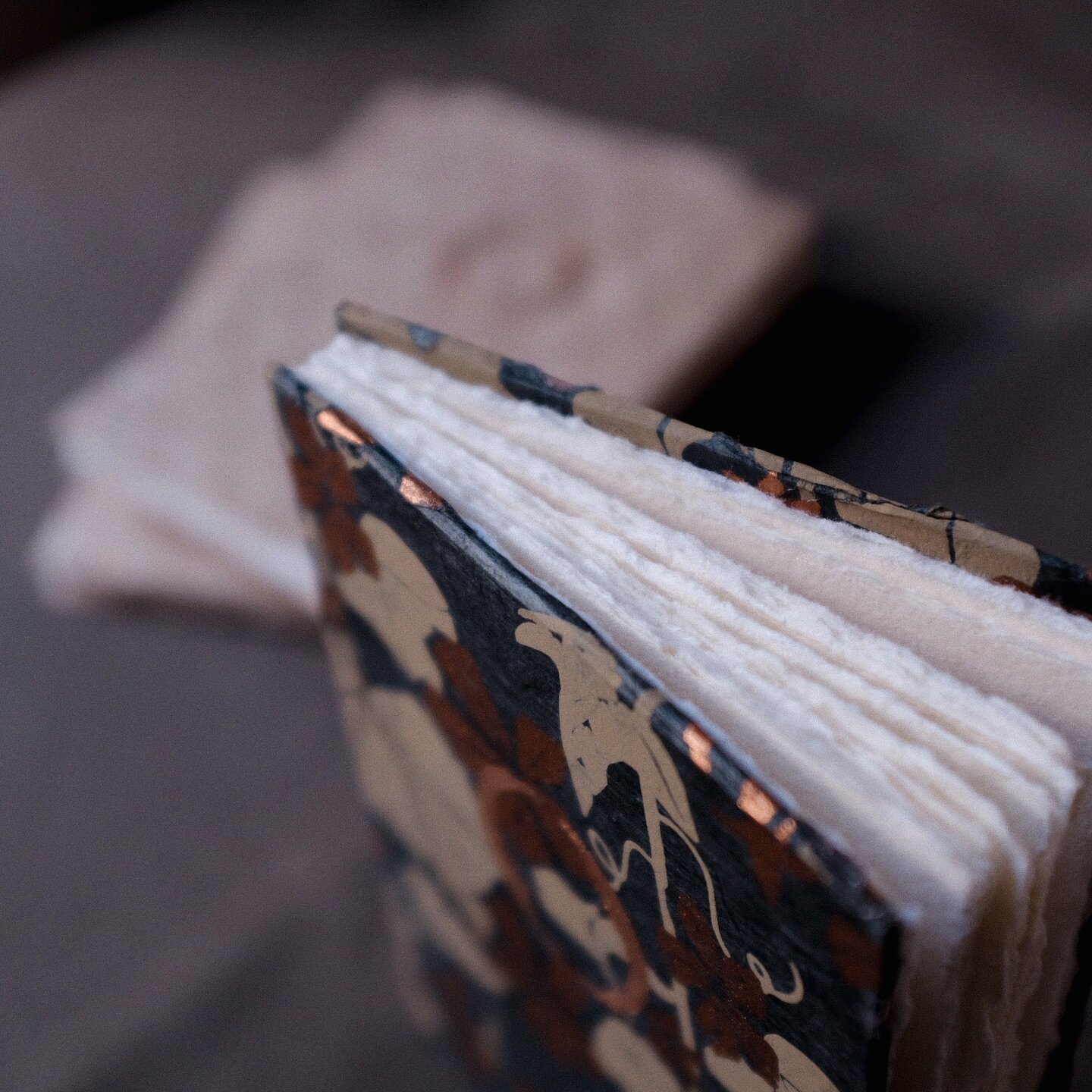 These Field Journals are made of 60 pages of handmade cotton paper with deckled edges, covered in Lokta paper, and bound with cotton thread

For drawing, writing, and light watercolours 

#handmadejournals 
#cottonpaper 
#loktapaper