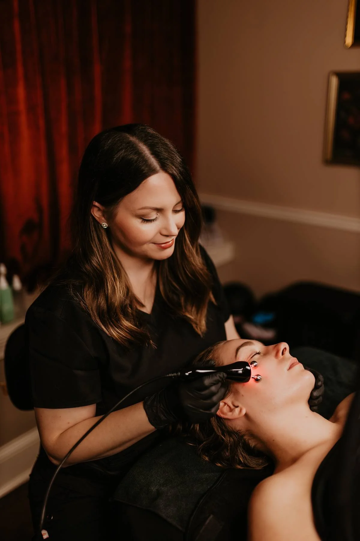 Esthetician in Huntington, WV doing a facial