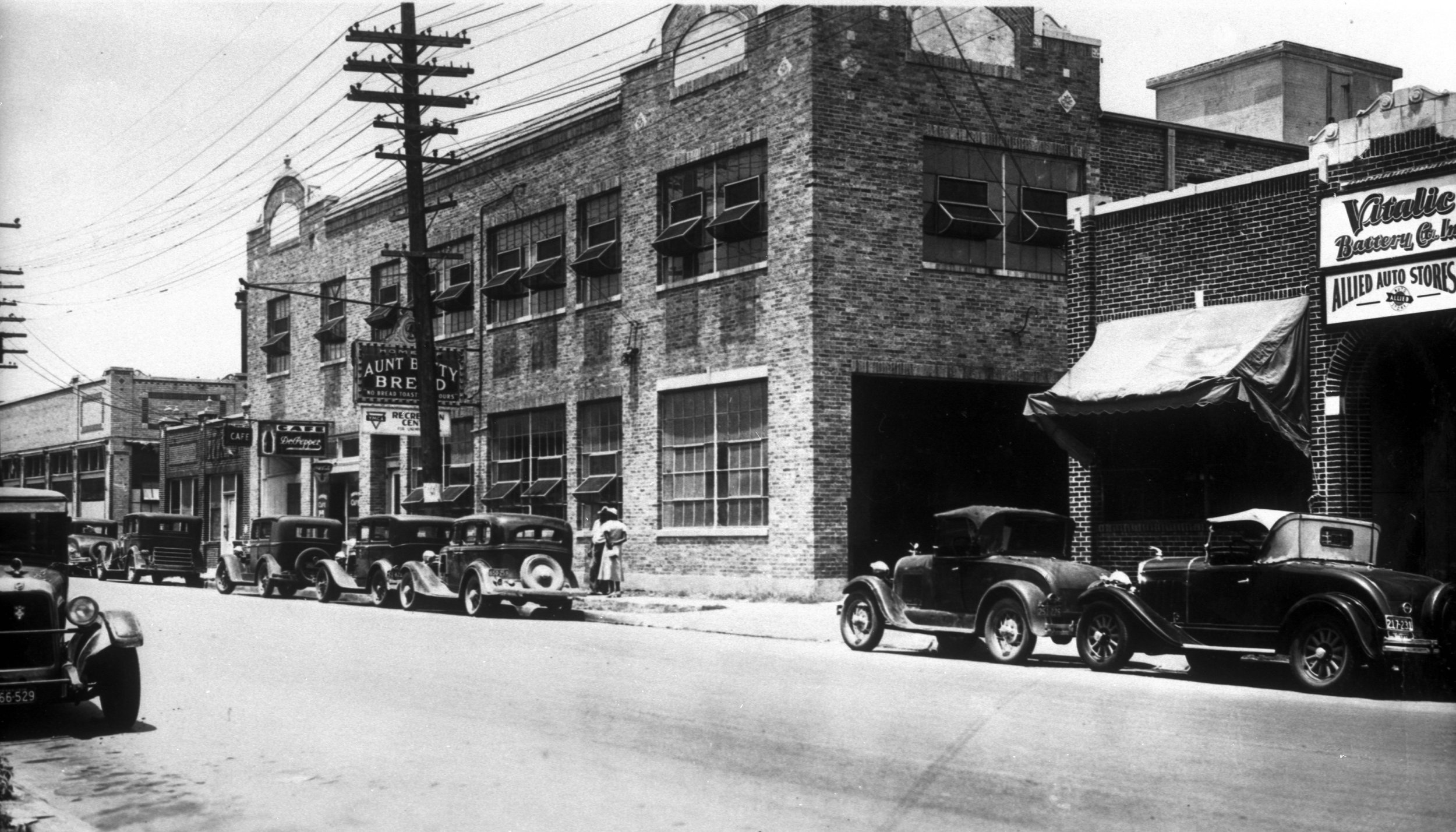 Knott-building_-4114-18-Commerce-St.jpg