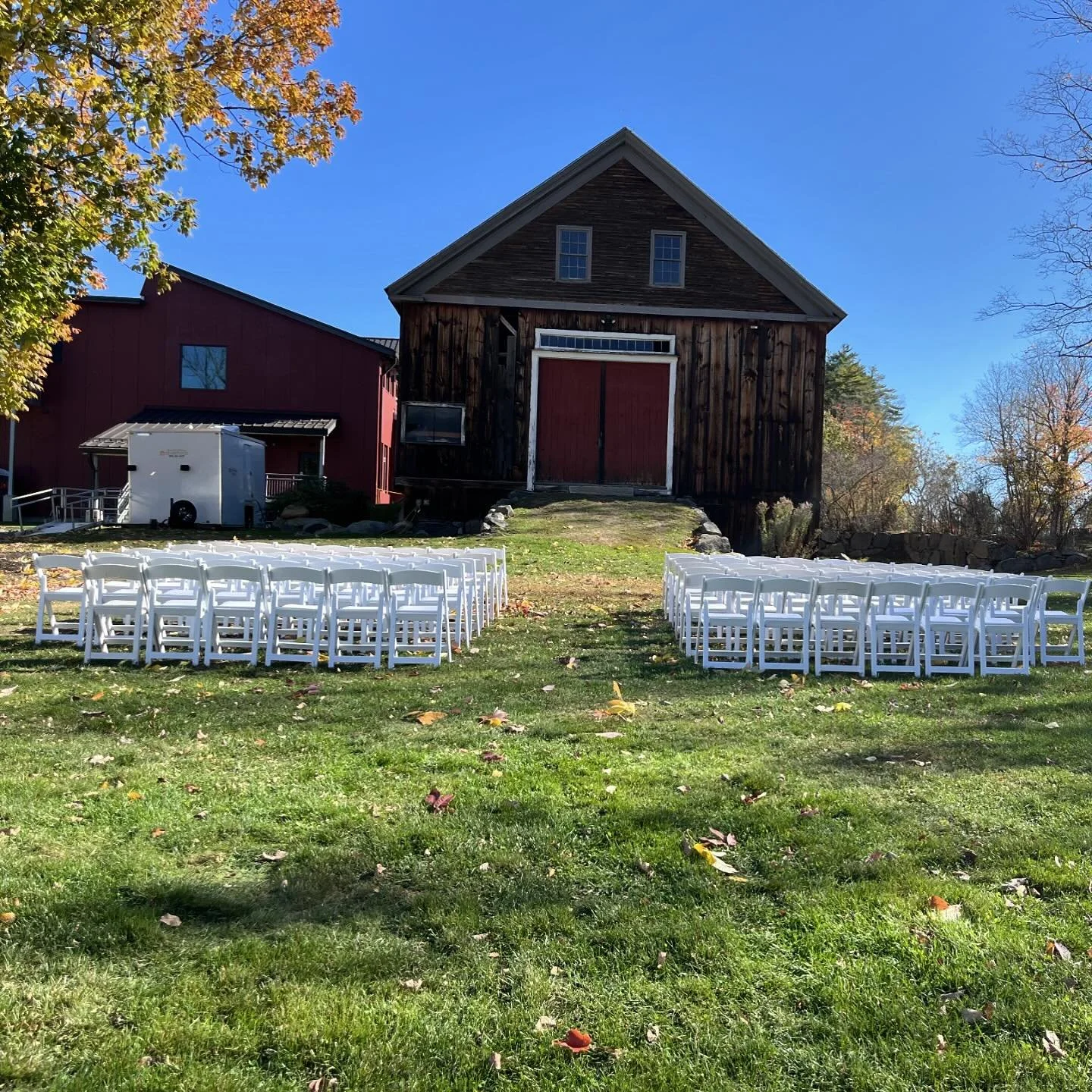 Red barn doors always make it feel more like autumn! #nhwedding #nhweddings #wedding #nhweddingrental #weddingrentals #weddingbarn