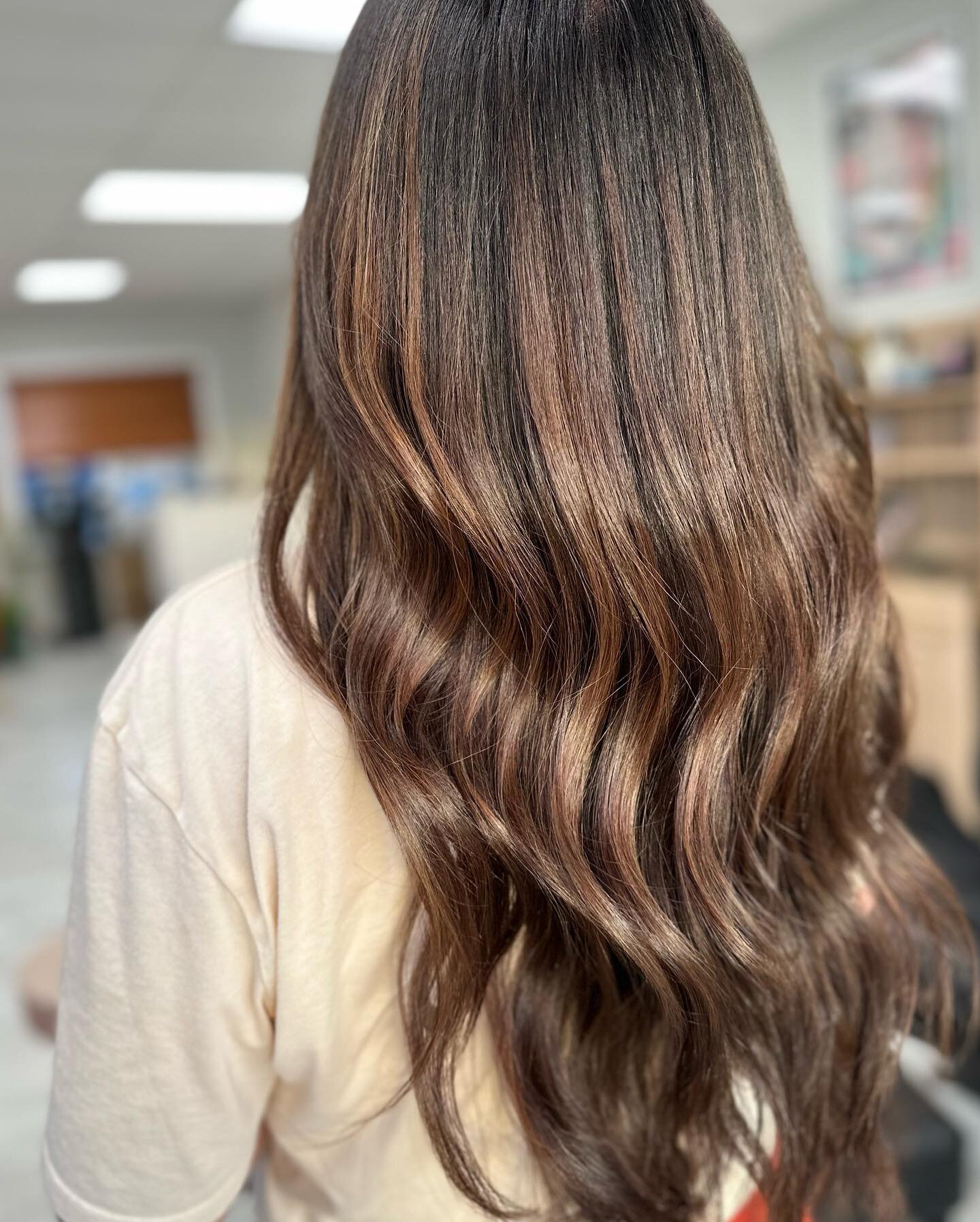 Warm toned Balayage 🔥 #brunettebalayage .
.
.
.
.
.

#kauaihairstylist #kauaibalayage #kauaicolorist #kauaisalon #kauaihair #kauaimakeupartist #kauaiwedding #kauaiart #kauaispa #hawaiihairstylist #hawaiihair #honoluluhairstylist #kauaiartist #kauaih
