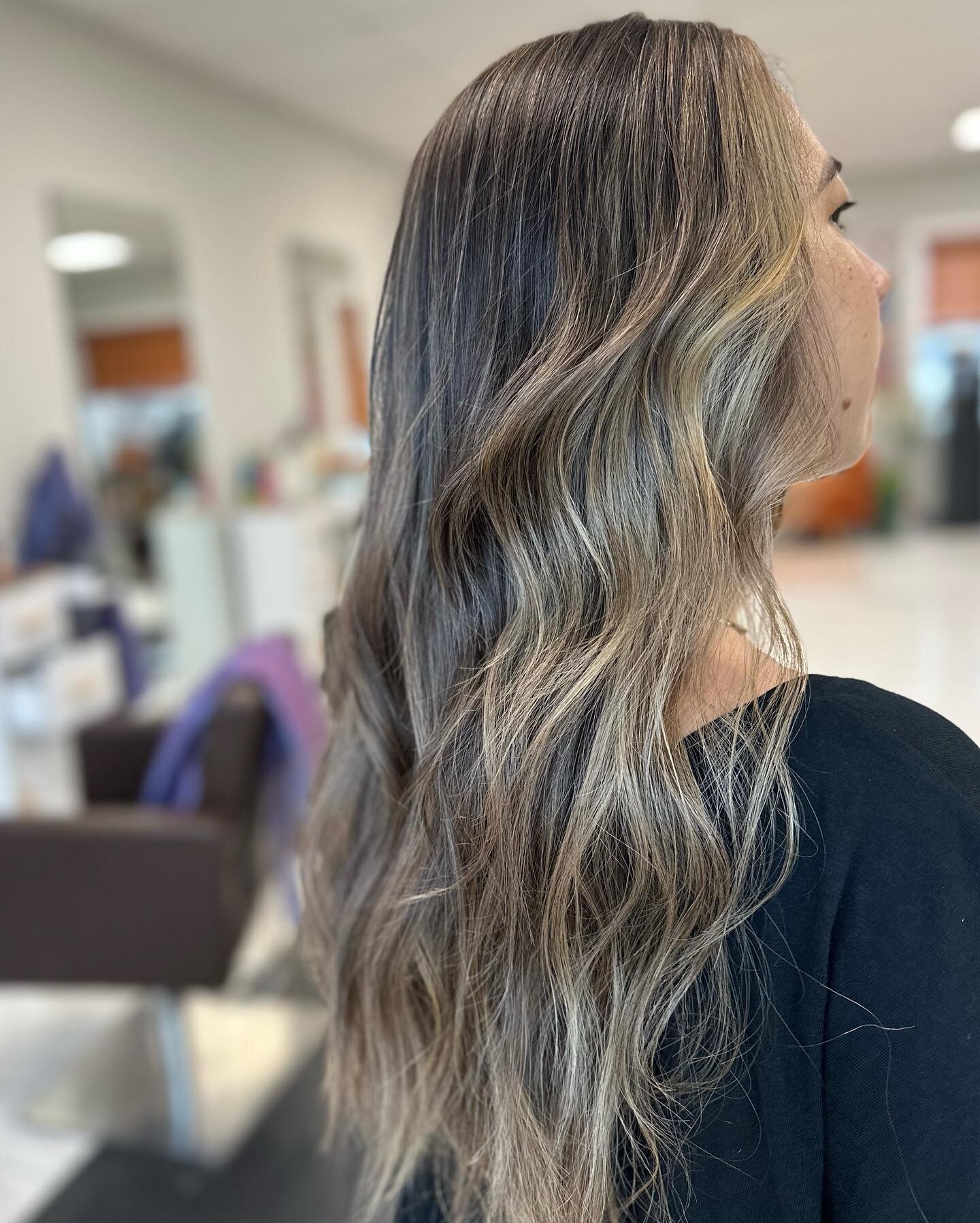 Lighter and brighter 🤩. 

#kauaihairstylist #kauaibalayage #kauaicolorist #kauaisalon #kauaihair #kauaimakeupartist #kauaiwedding #kauaiart #kauaispa #hawaiihairstylist #hawaiihair #honoluluhairstylist #kauaiartist #kauaihairsalon #kauaihaircut #haw