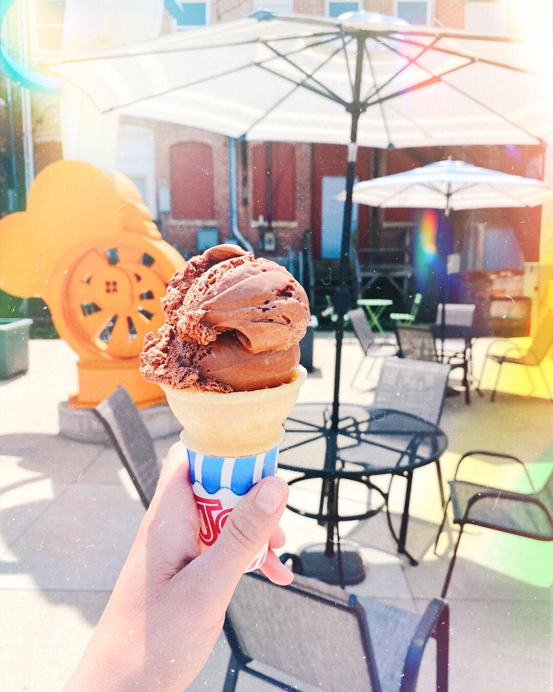 Heyyyyyyy you guyyyys!!!!! 

Our dreamy, creamy, dairy-free &amp; vegan gelato is 
👏 BACK 👏 IN 👏 STOCK 👏 

Current Flavors:
🌱 Vegan Chocolate Gelato
🌱 Vegan Indonesian Vanilla Bean Gelato 

📷 look at this delicious cone; sure to satisfy any ic