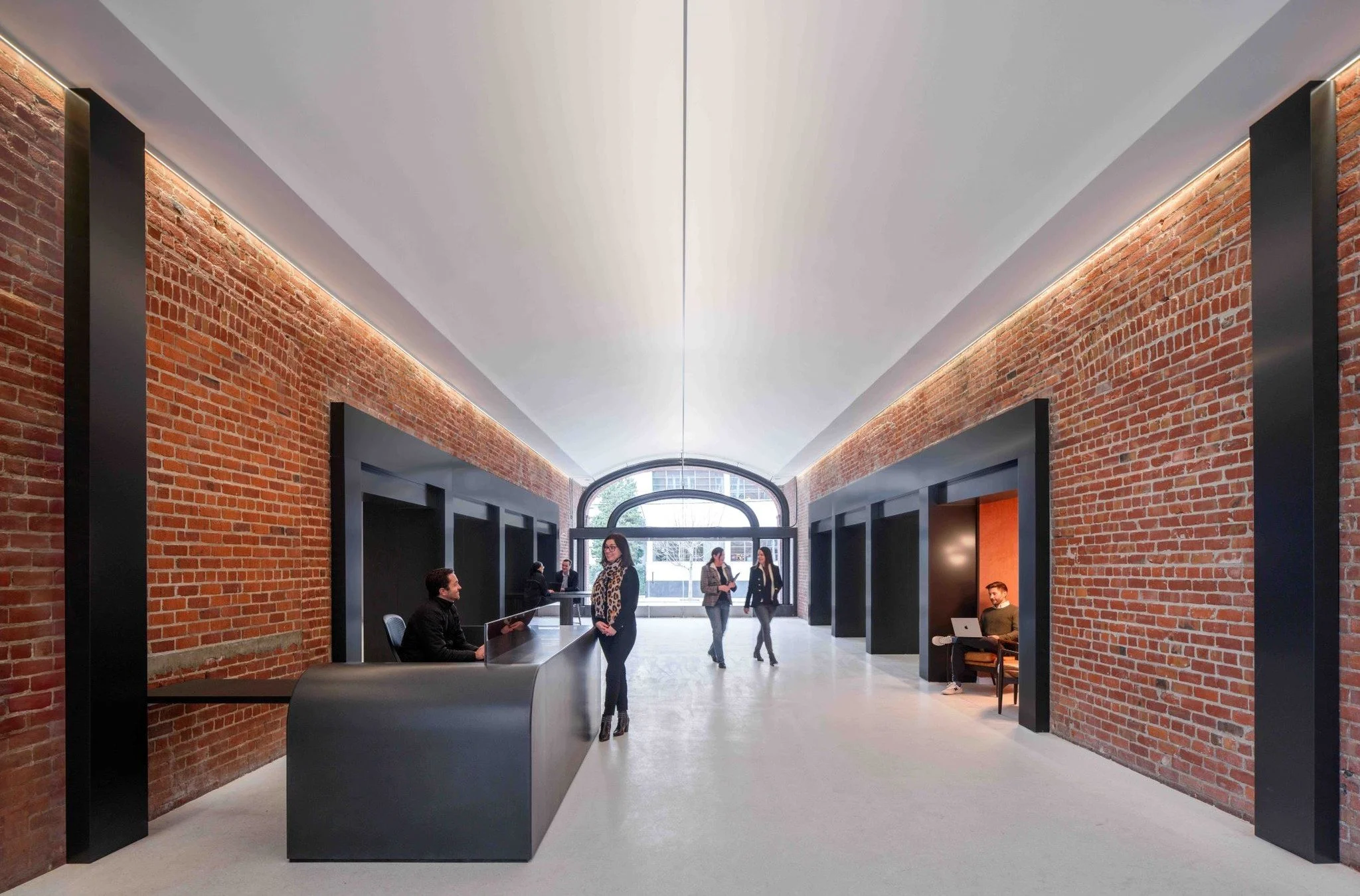 Project: 600 Townsend
Architect: Gensler
📸: Jason O'Rear
📍: San Francisco, California
.
.
.
#bankslandllightingdesign #bankslandllighting #BLLD #lightingsolutions #lighting #lightingideas #lightingdesign #design #architecture #archidaily #architect