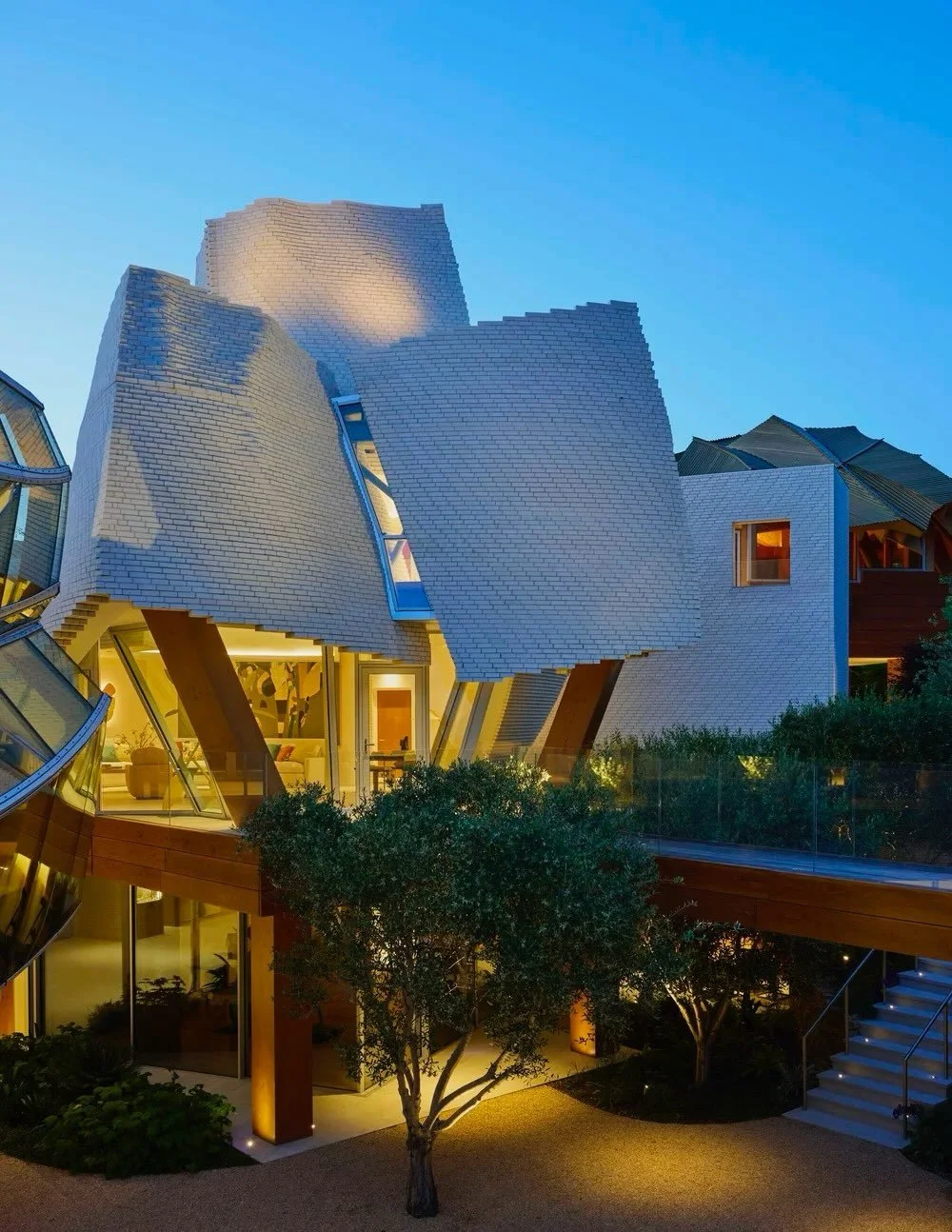This is a special one.

Featured on the cover of Architectural Digest, this extraordinary Atherton residence pairs the unmistakable architecture of Gehry Partners with interiors by The Wiseman Group&mdash;and lighting design by BLLD.

For a home wher