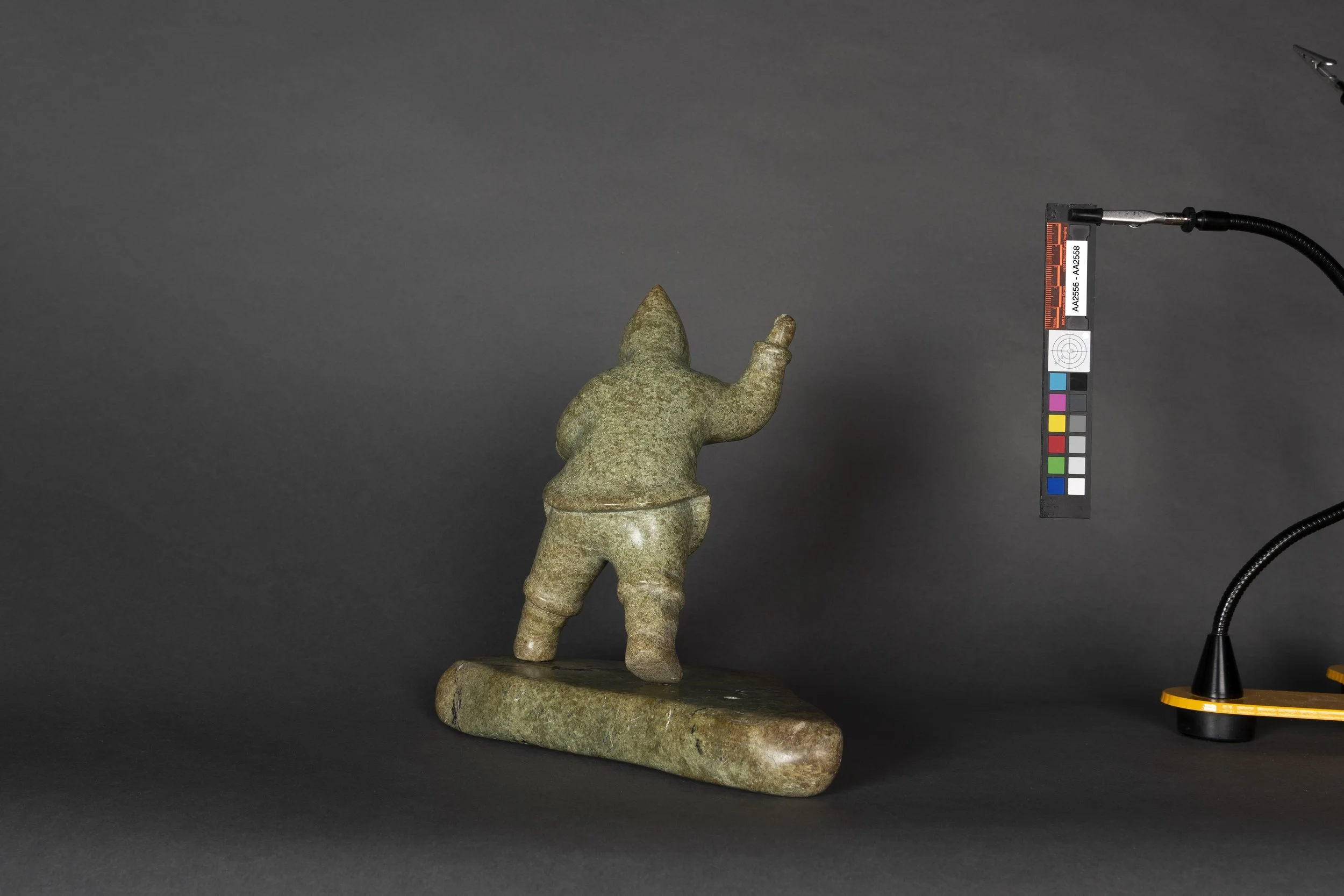 Standing Hunter - Verso