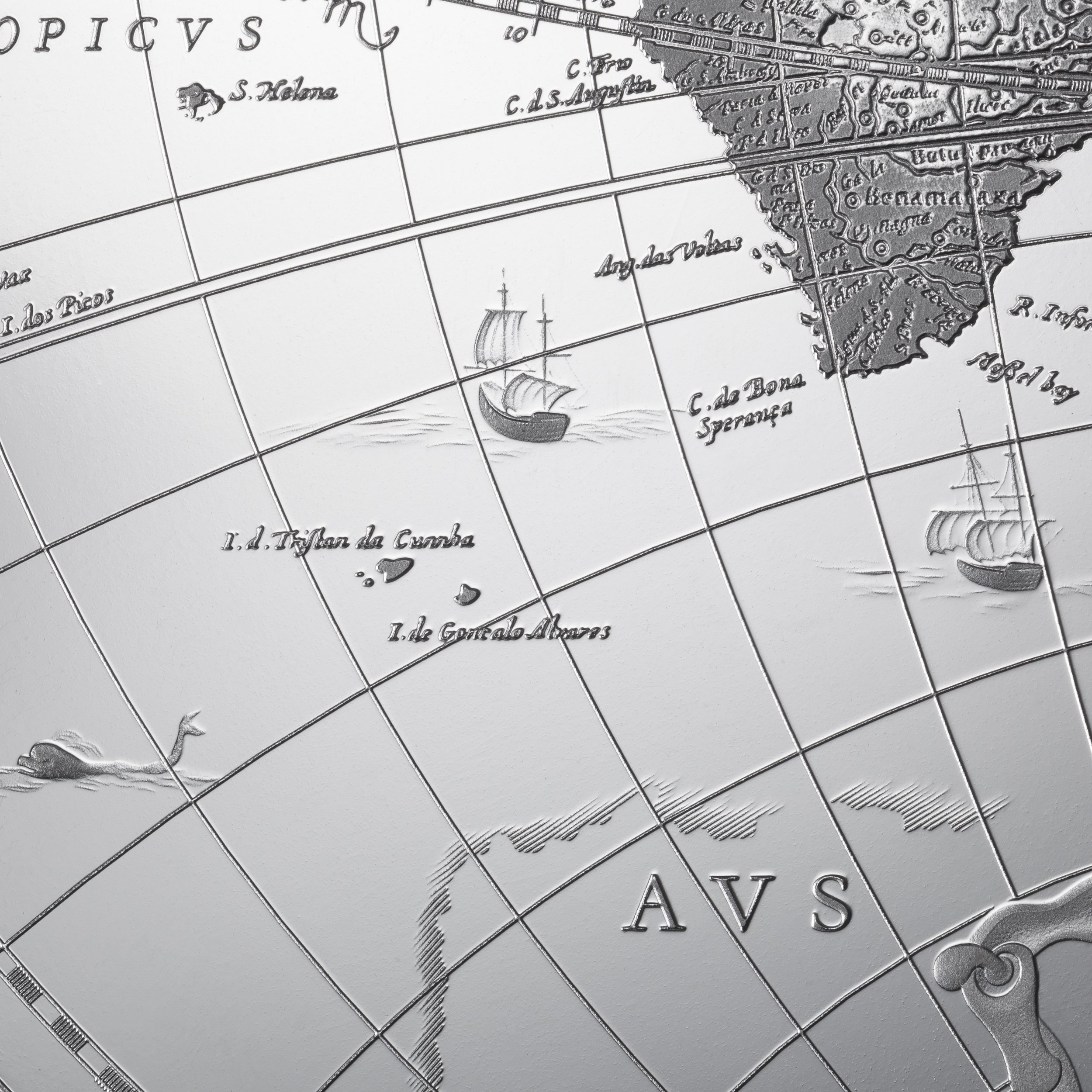 A detailed nautical map showing the coast of a landmass with engraved topographical features, including islands, ships, and various labeled locations in Spanish.