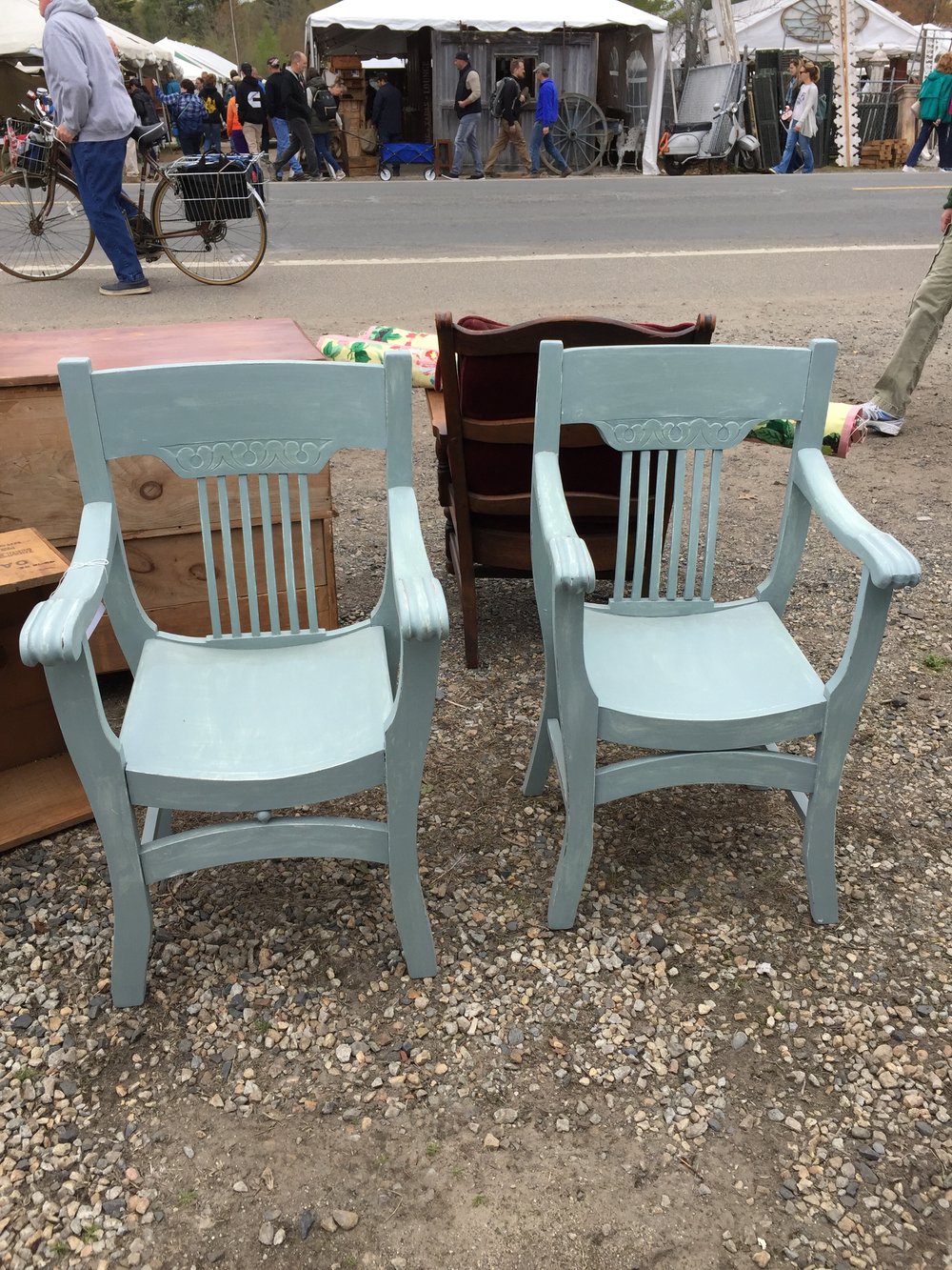  This pair of rustic carule inspired chairs were cute. Love the color. 