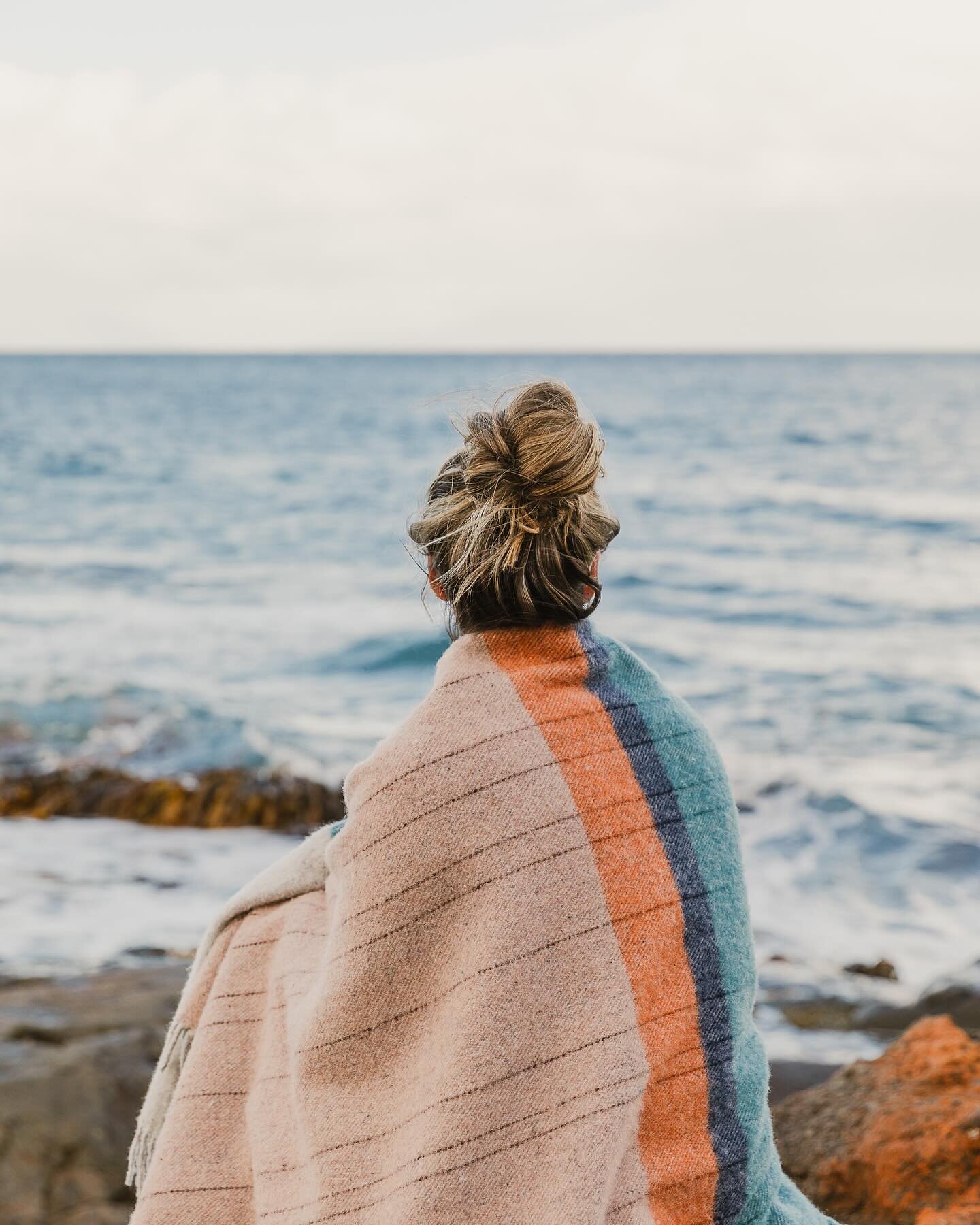 Such a treat working with @waverleymills on their recent recycled wool campaign. A homegrown brand working toward a sustainable future, it&rsquo;s a big yes from me. 
Featuring the Bay of Fires throw 🌊