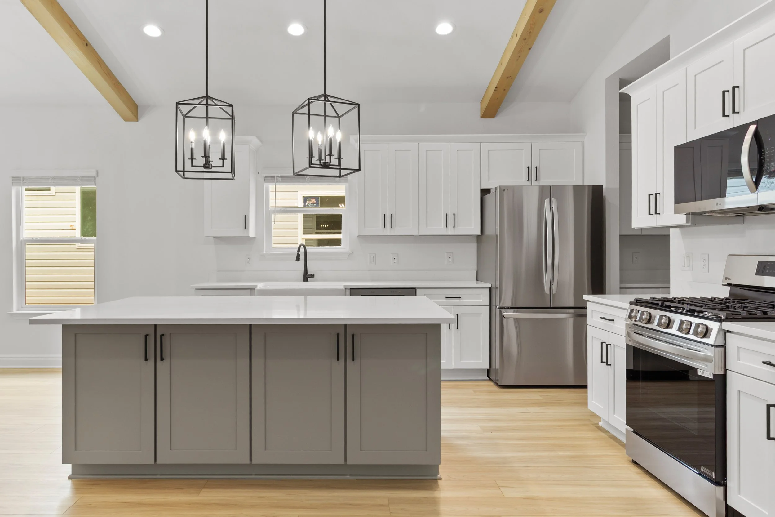 8306 Vickie Street (3 of 15).jpg