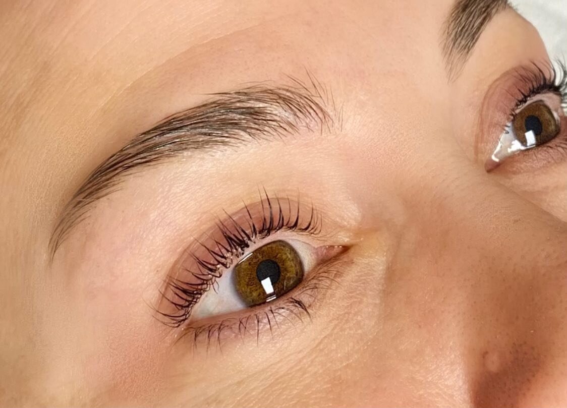 I could do lash lifts and tints all day 😍

So natural and beautiful.

Lash lifts last 4-6 weeks and are the perfect low maintenance alternative for lash extensions. 
&bull;
&bull;
&bull;
&bull;
#lashlifts #lashtint #eyelashesonfleek #eleebana #esthe