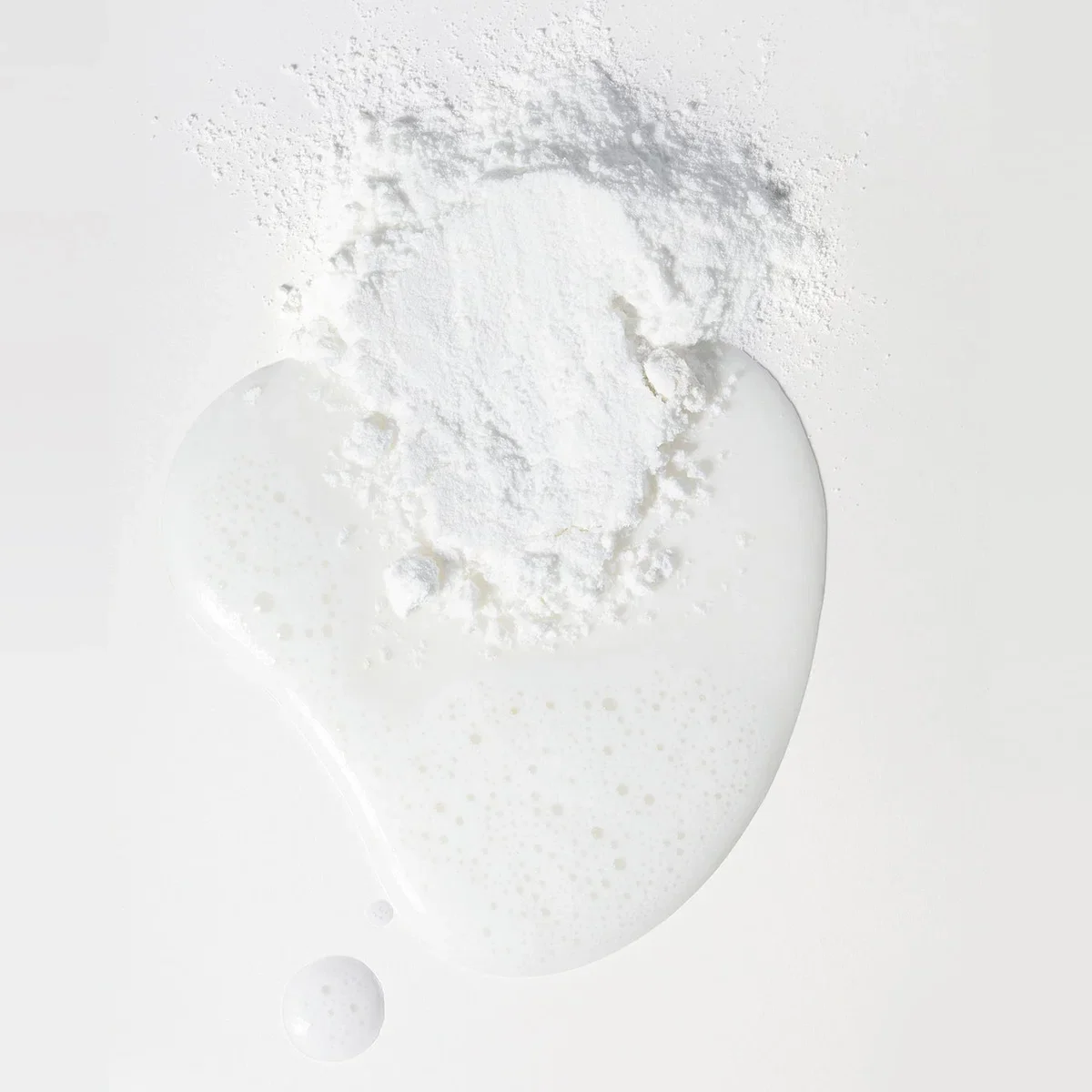 auteur-definitive-enzyme-cleanser-exfoliating-texture.webp