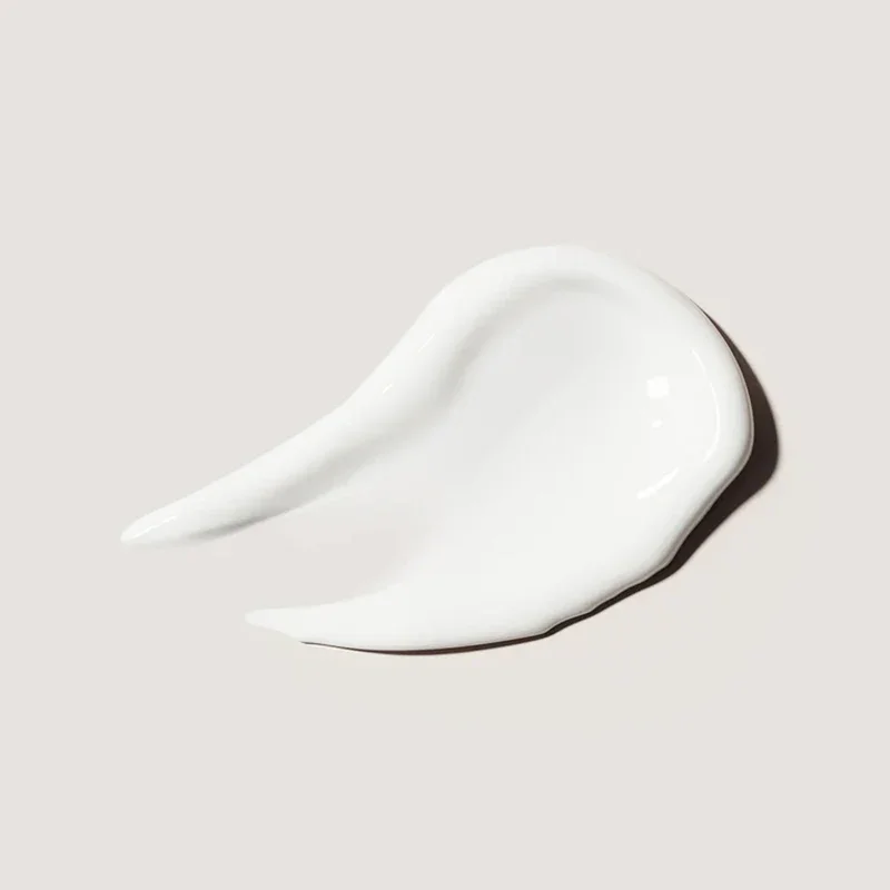 auteur-definitive-lip-treatment-hydrating-texture.webp