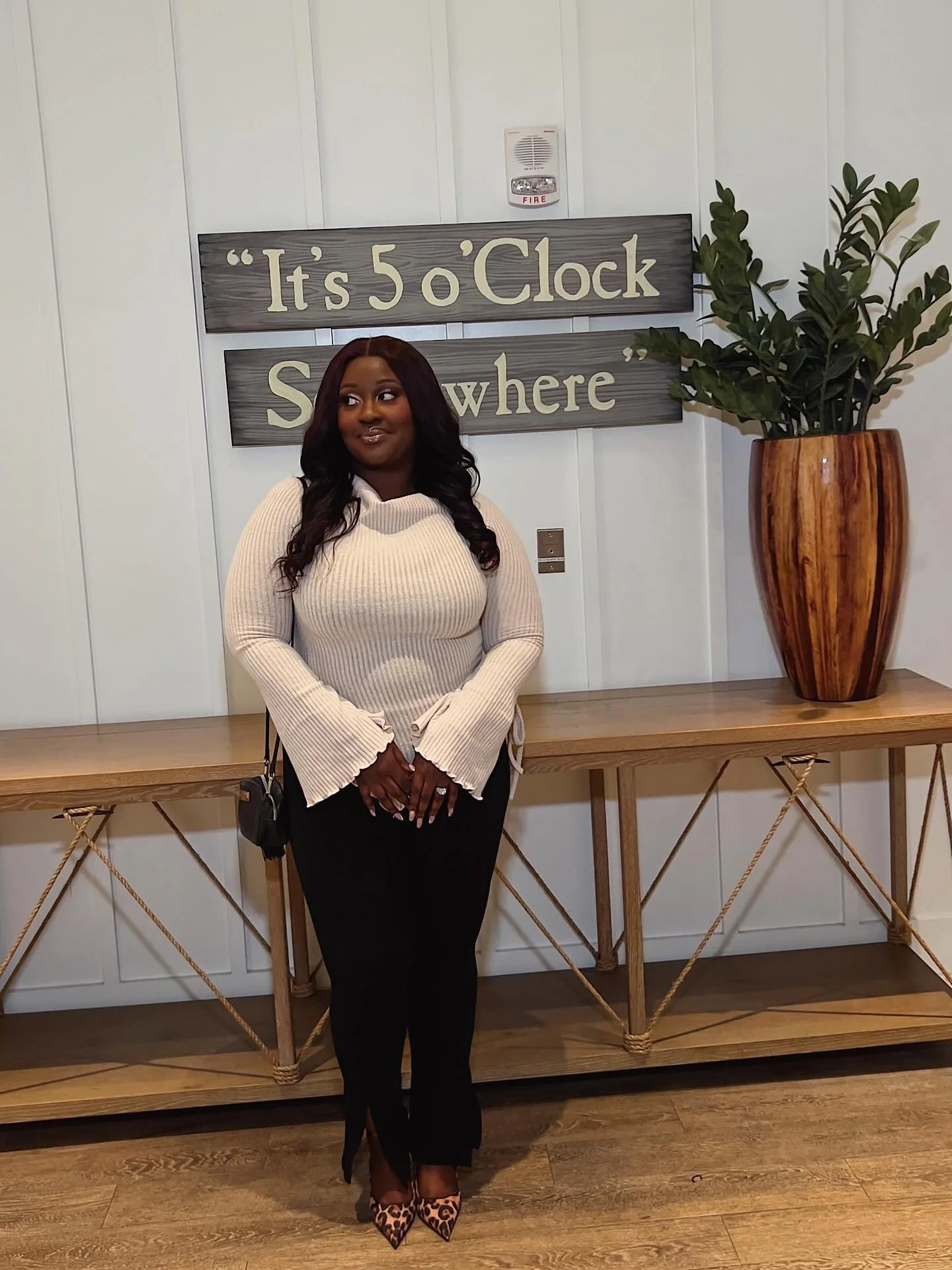 Already Her 💐

📸 @iamdjfl 

Top: @amazon 
Pants: @fashionnova 
Heels: @zara 

#curvyinstyle #midsizeinspo