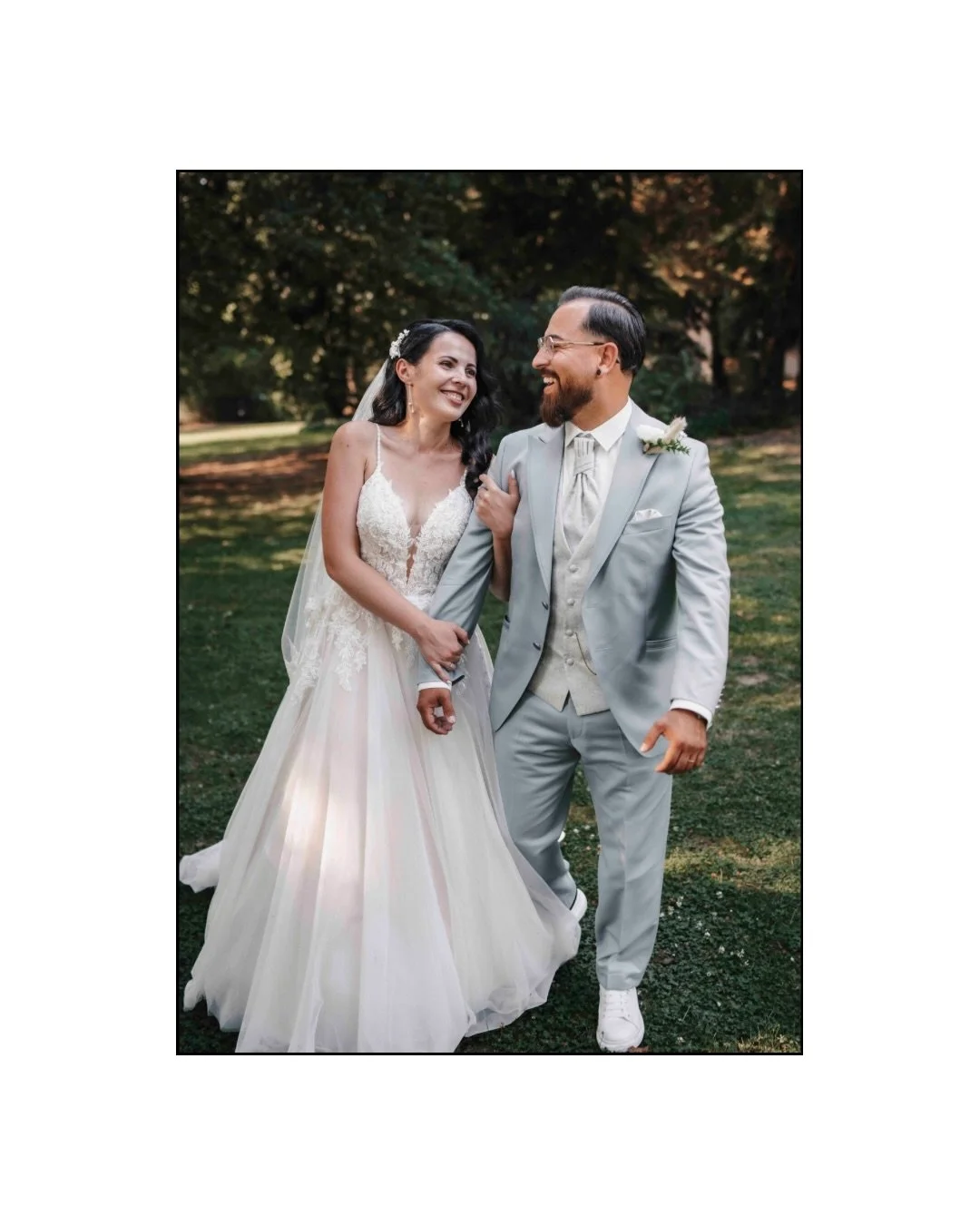 Anastasia h&auml;ngt sich bei Elia ein, sie lachen los, und zack &ndash; genau da passiert&rsquo;s. Kein &bdquo;jetzt bitte sch&ouml;n laufen&ldquo;, kein &bdquo;macht mal romantisch&ldquo;, sondern einfach zwei Menschen, die sich m&ouml;gen und das 