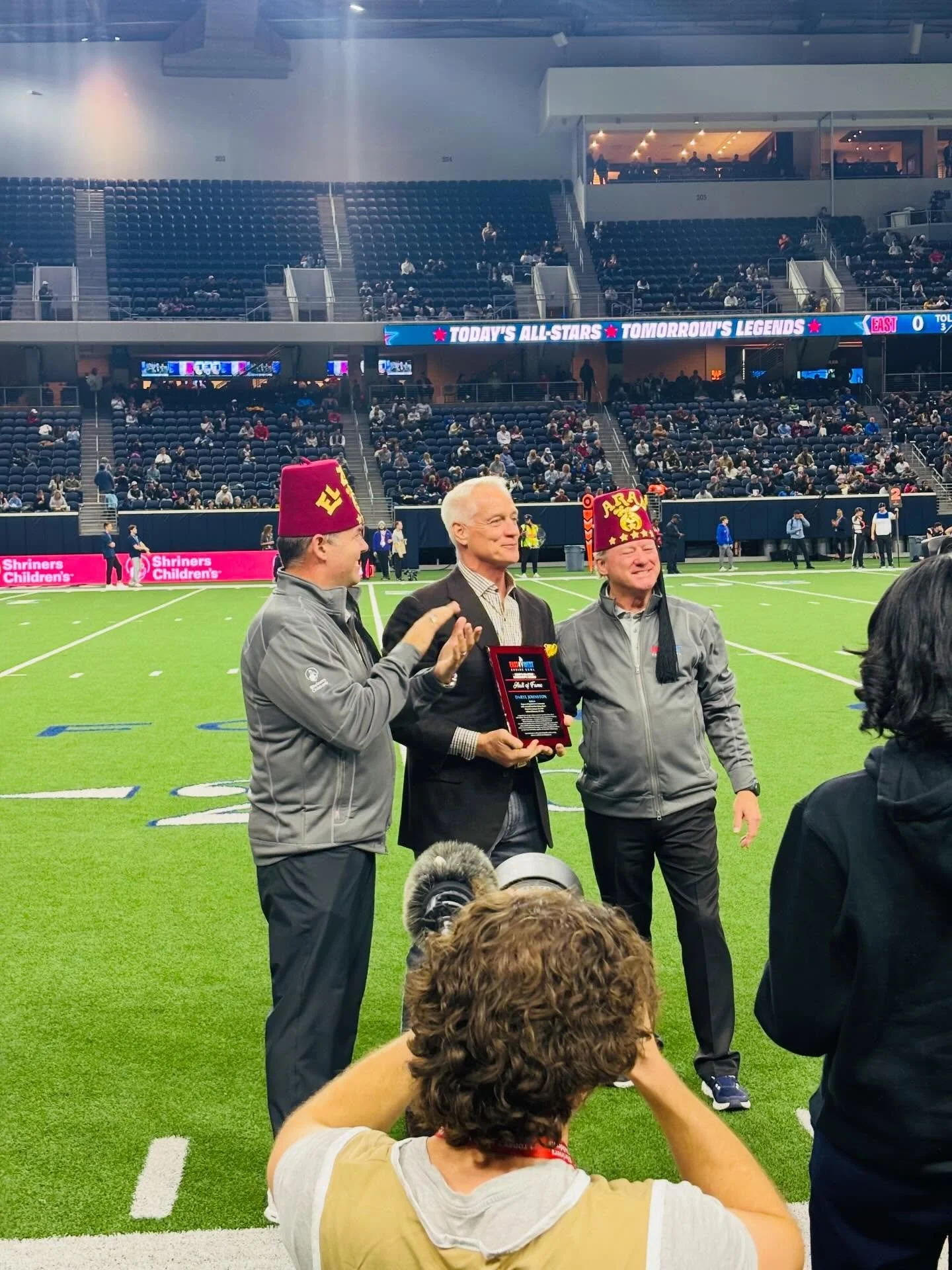 Congratulations to @darylmoosejohnston on your induction to the East West Shrine Game Hall of Fame. Thank for getting us out of the house too! Great night. @dianejohnston48

I can&rsquo;t get over their lunch room this no valley ranch 🤣