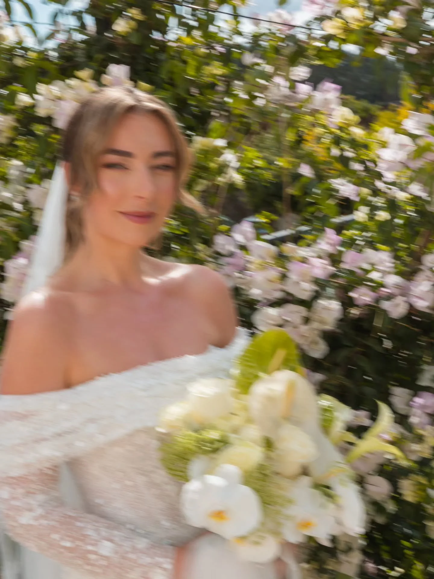 Maria.
A vision of timeless beauty.
.
.
.
Photo/Video - @notyourtypicalphoto 
Bride - @mariaacreanga 
Dress - @balli_rochiidemireasa Hair - @janicardoso_hairandmakeup 
Makeup - @makeupbymariasousa 
Groom - @joaquimatavares
Venue - @quintalargodavila 