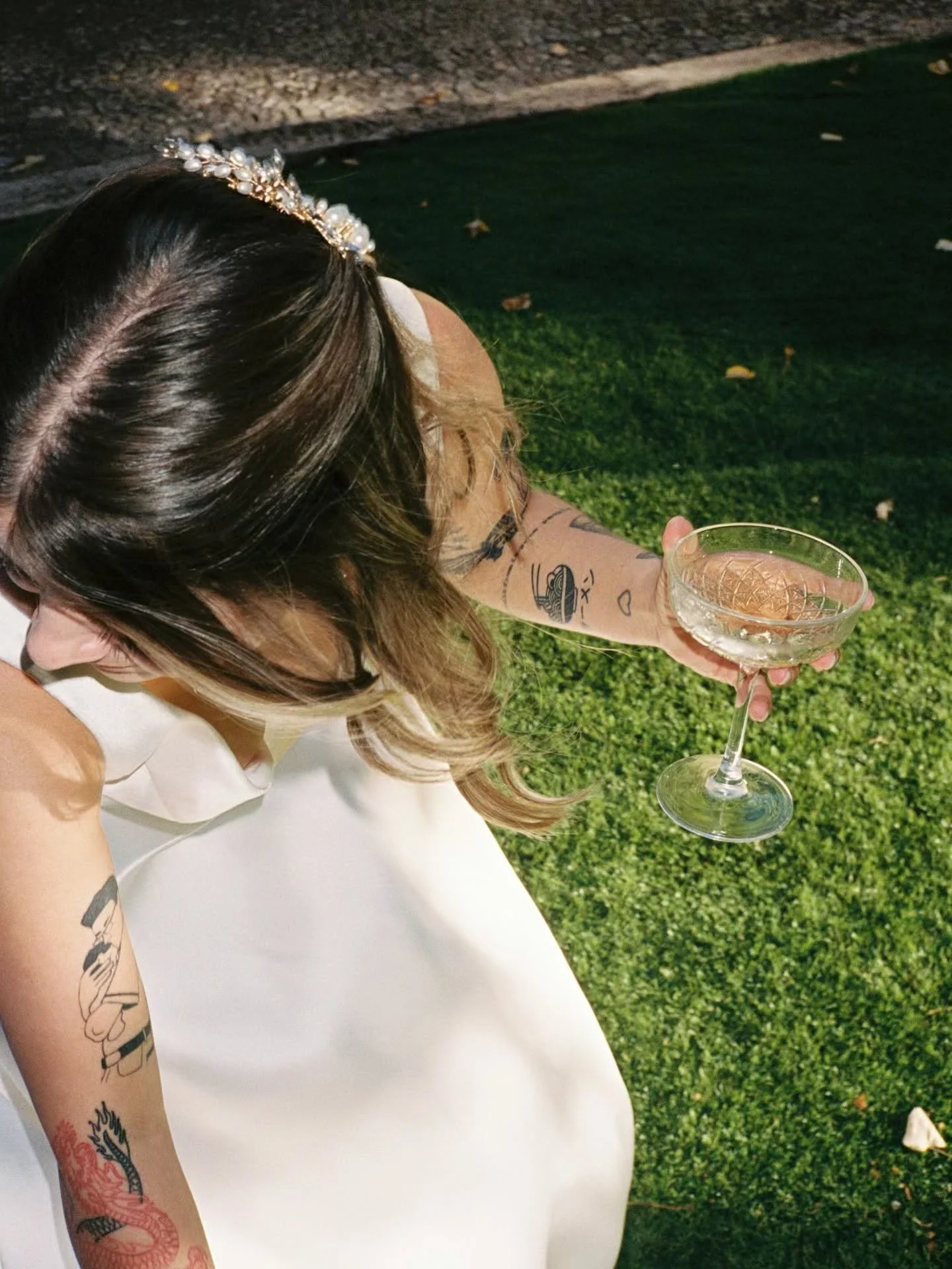 You gotta love analogue 🫶
.
.
Photo - @notyourtypicalphoto 
Bride - @whitnenowak Groom - @benjikur 
Venue - @quintadotorneiro 
Wedding Planner - @lisbonweddingplanner