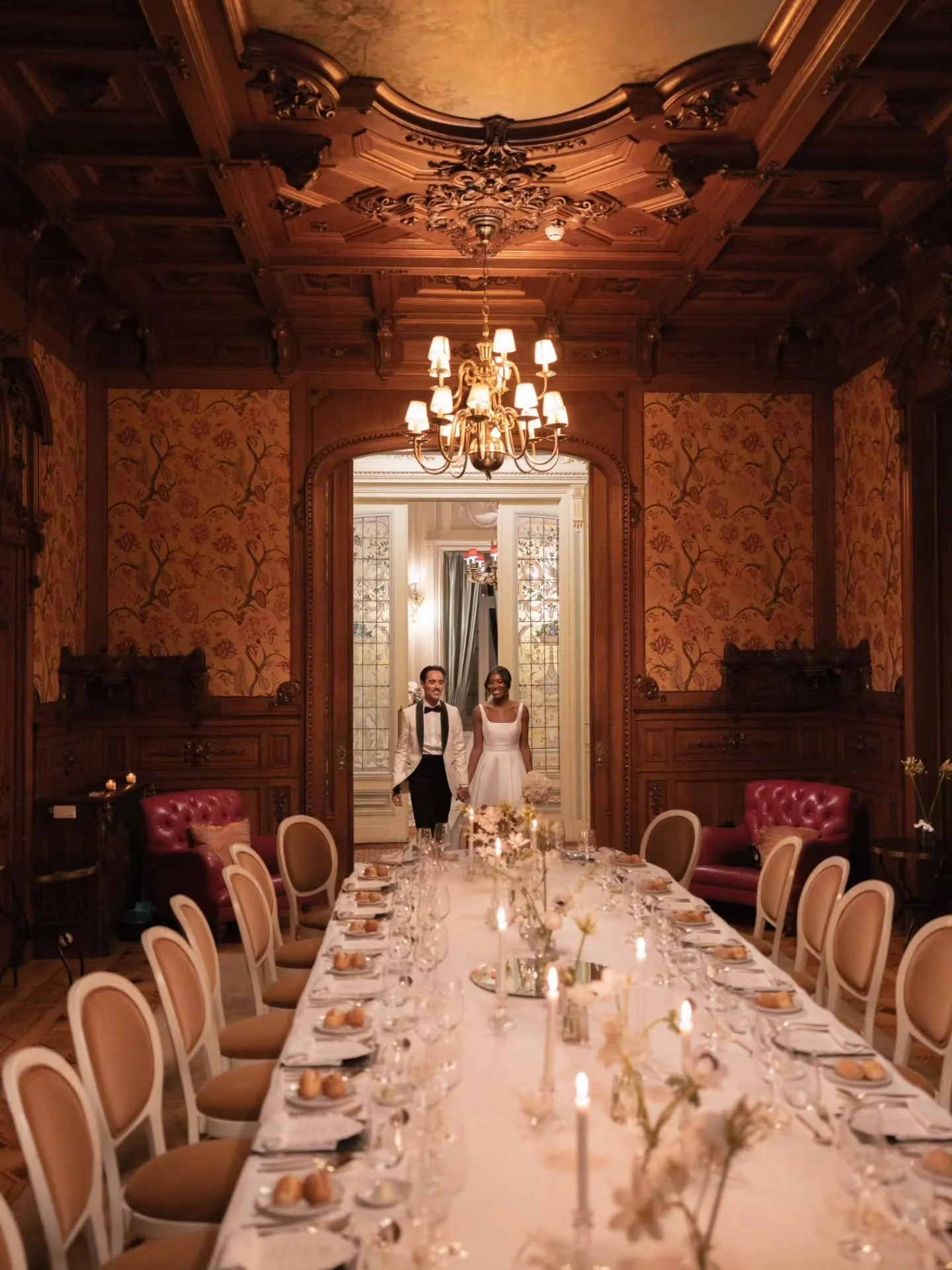 Last wedding of the season was just magical
.
Photo - @notyourtypicalphoto
Bride - @vaniadalvateixeira
Dress - @rosa_clara
Hair - @domingues.samu
Makeup - @glambyirina_
Suit - @alphaiatept
Venue - @pestanapalace
Stationery - @marianadoscaracois
Earri