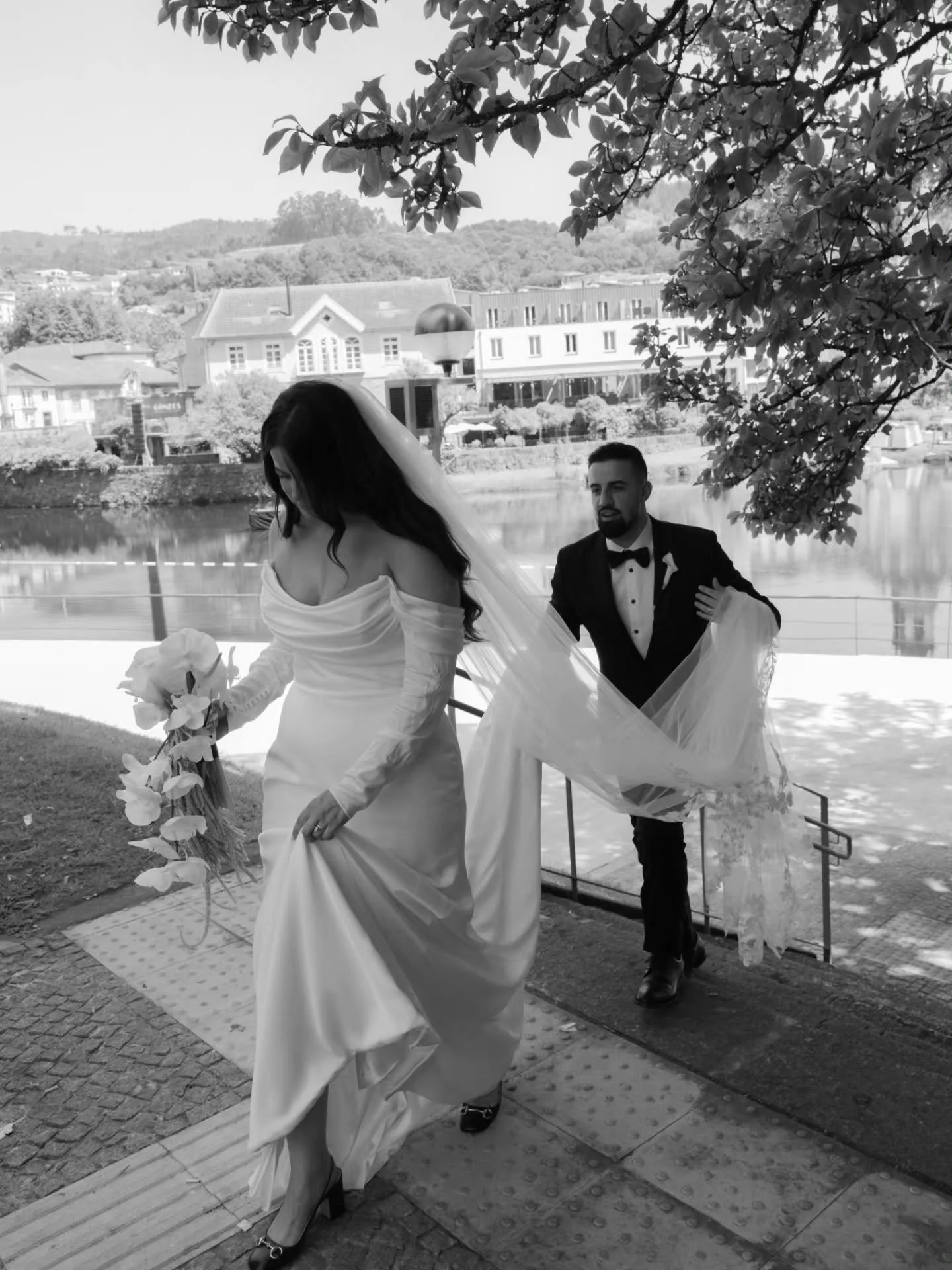 A black and white love letter
.
Photo/Video - @notyourtypicalphoto
Bride - @vanessadiasveiga
Dress - @cremecouturebridal
Hair - @andreiamolho.hairstylist
Makeup - @liziapp.studio
Groom - @jveigaa
Suit - @channerskw
Venue - @lugar.eventos
DJ - @bloome