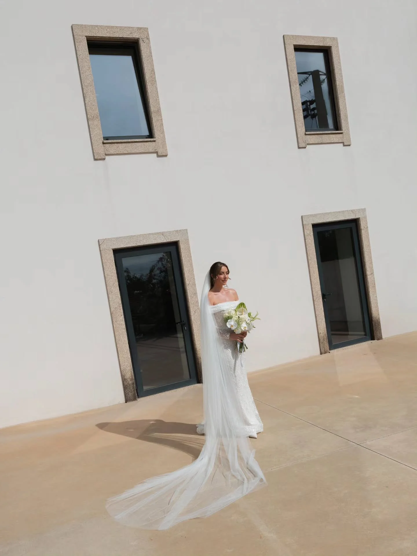 Just her, right before forever
Photo/Video - @notyourtypicalphoto
Bride - @mariaacreanga
Dress - @balli_rochiidemireasa
Hair - @janicardoso_hairandmakeup
Makeup - @makeupbymariasousa
Venue - @quintalargodavila
