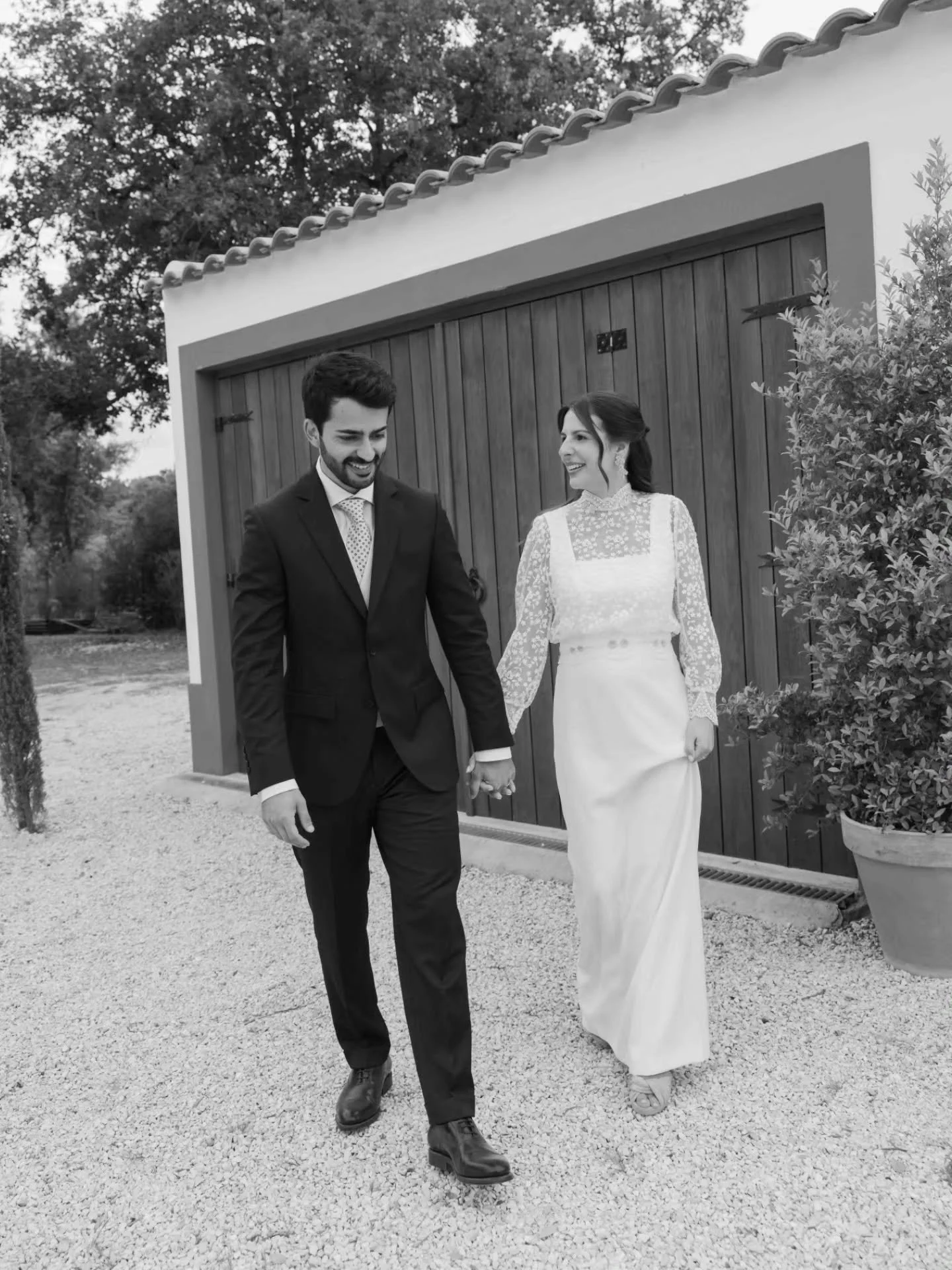 What a day 🤍
.
Photo - @notyourtypicalphoto
Bride - @inesccapitao
Dress - @mima.atelier
Hair - @brunabelfo
Makeup - @marianateixeira.mua
Groom - @zemariacn
Suit - @zebraofportugal
Venue - @quinta.da.bolota
DJ - @djnunocastellaevents
Saxofonista - @p