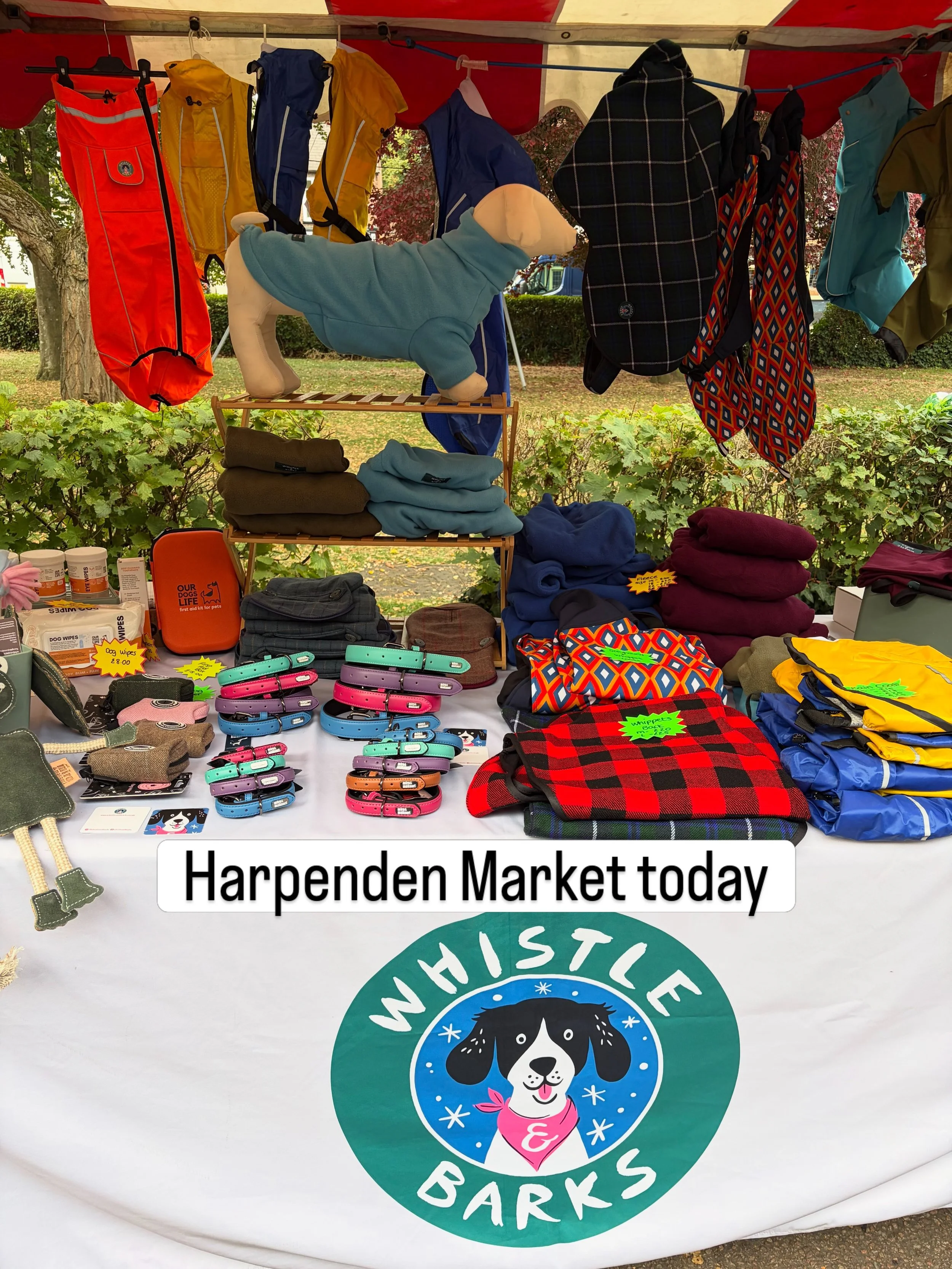 🐾 Harpenden Market &mdash; Today, 10am&ndash;2pm! 🐾
Pop along and enjoy a wonderful market with lots to see and buy!

🐶 Whistle &amp; Barks, your go-to dog boutique, will be there!
We&rsquo;re bringing lots of beautifully designed coats, from litt