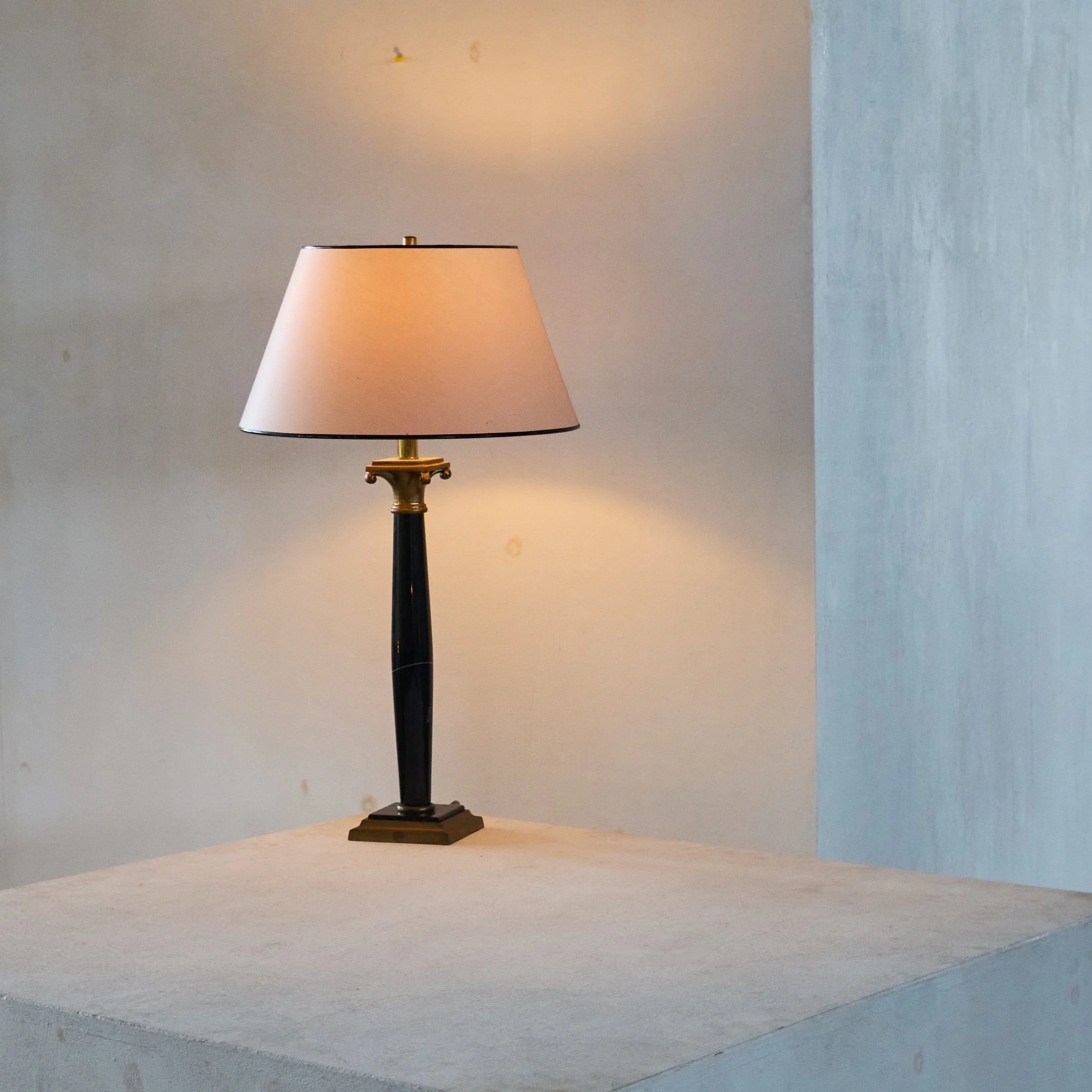 Neoclassical Table Lamp in Marble and Brass 1970s