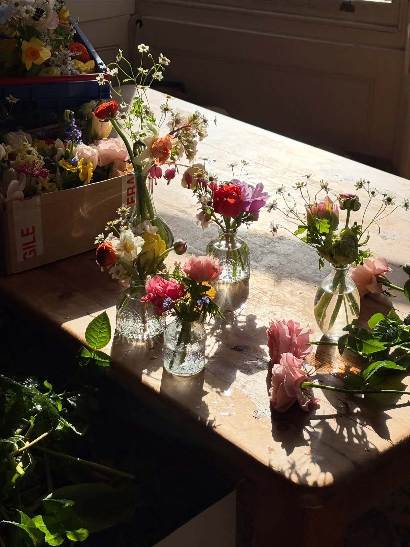 First wedding of the year complete 🌷 
I couldn&rsquo;t have asked for a nicer couple - thank you Becky and Gus for being so easy breezy!
Shoutout to my local growers for providing the stunning blooms as always! Here&rsquo;s to many more!
(Also fun f