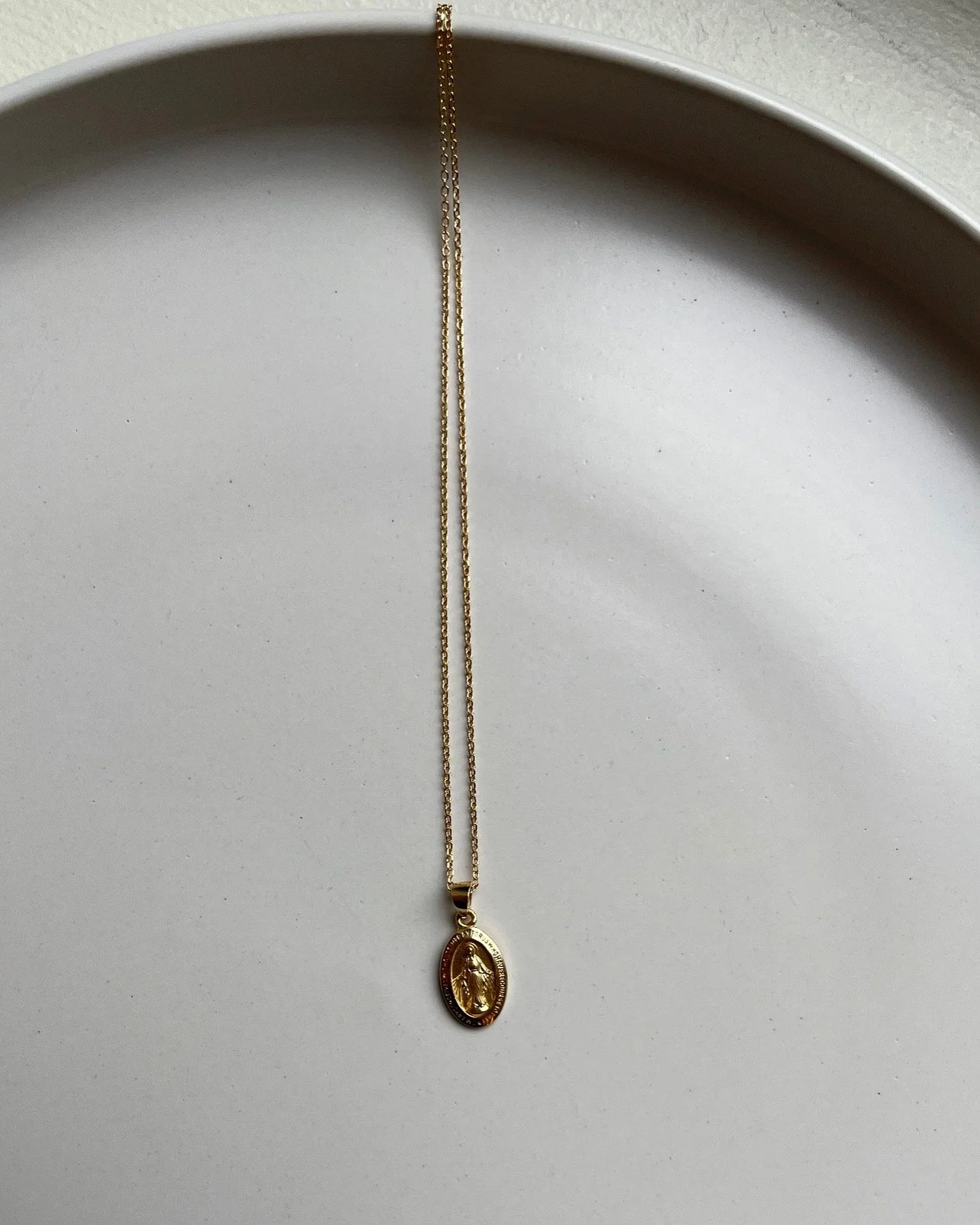 Love, Mary necklace in 14k Gold