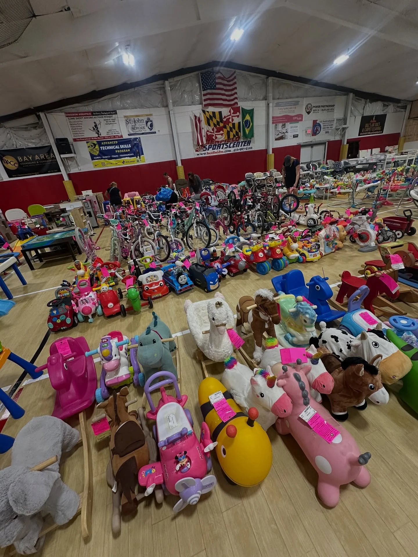 The @weesaleconsignment is officially HERE in Anne Arundel County 🎉 and it is MASSIVE! 🛍️ Over 60,000 items are filling the Benfield Sports Center in Millersville from now through Sunday only 🙌

👶🏻 Baby equipment 
👟 Kids&rsquo; shoes 
👗 Brand-