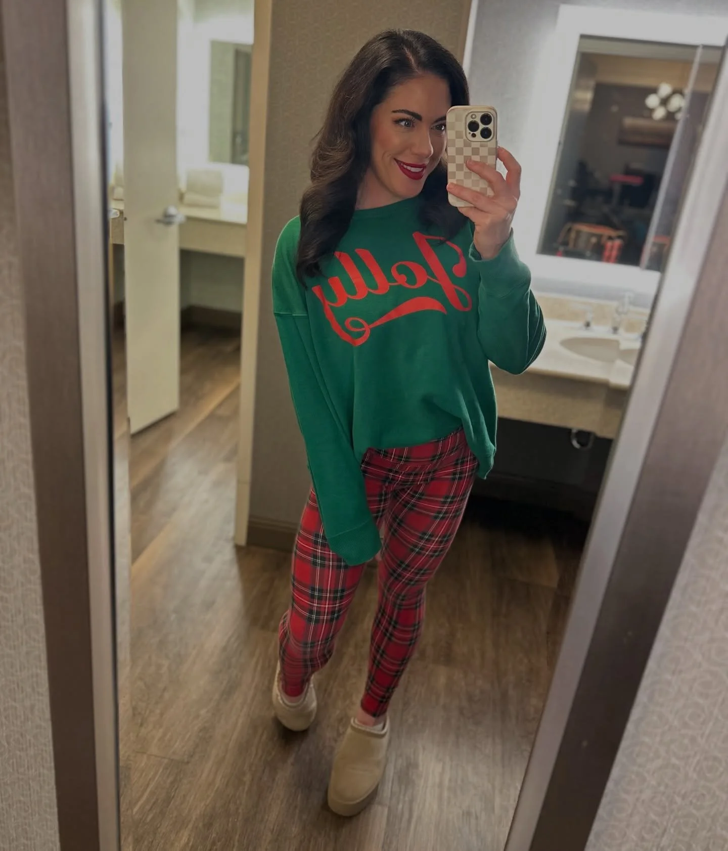 Still dreaming over this Christmas STAYCATION 🥰🎄🎁🥳

@turfvalleyresort literally BLEW me away with how incredibly gorgeous their Christmas suite was ! 

Not to mention that it is basically every mom&rsquo;s dream&hellip; whether you just want sile