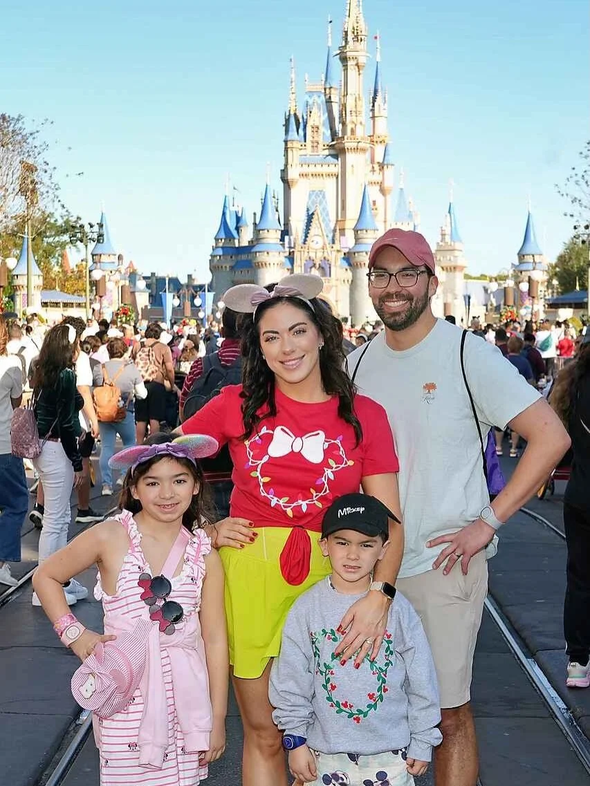 The most MAGICAL time of the year 😭✨❤️

I still cannot believe we were JUST THERE 🙏🏻😭

Blessed, grateFULL, heart FULL&hellip;

10/10 recommend Disney during the holidays 🥹🥹🥰🥰