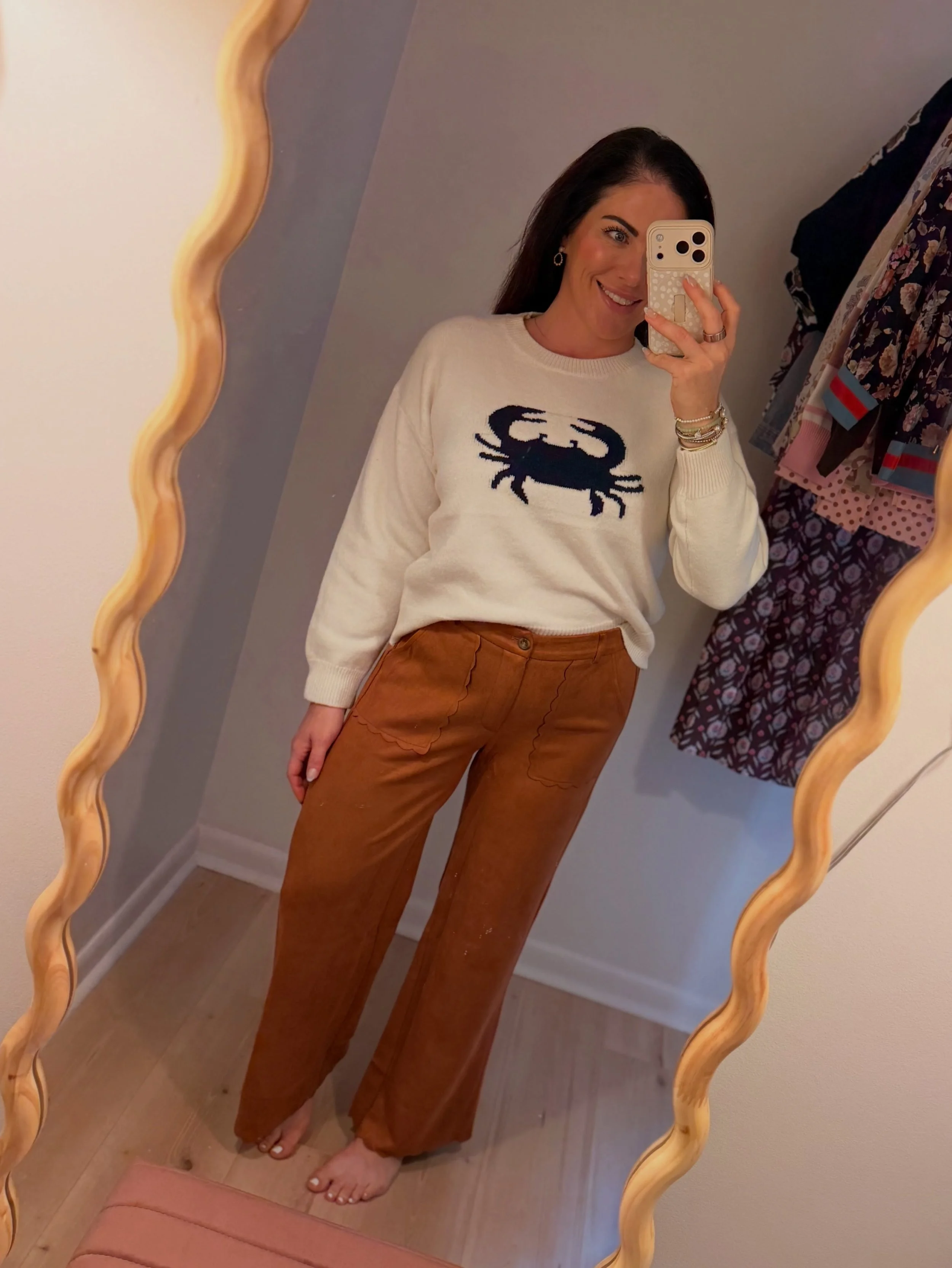 PSSSSST !!

@luckylaneinteriors just dropped their 1st ever clothing collection, and I tried EVERYTHINGGGGG on so you don&rsquo;t have to !!!

Which pieces do you think I came home with ?? 👀🤎💙