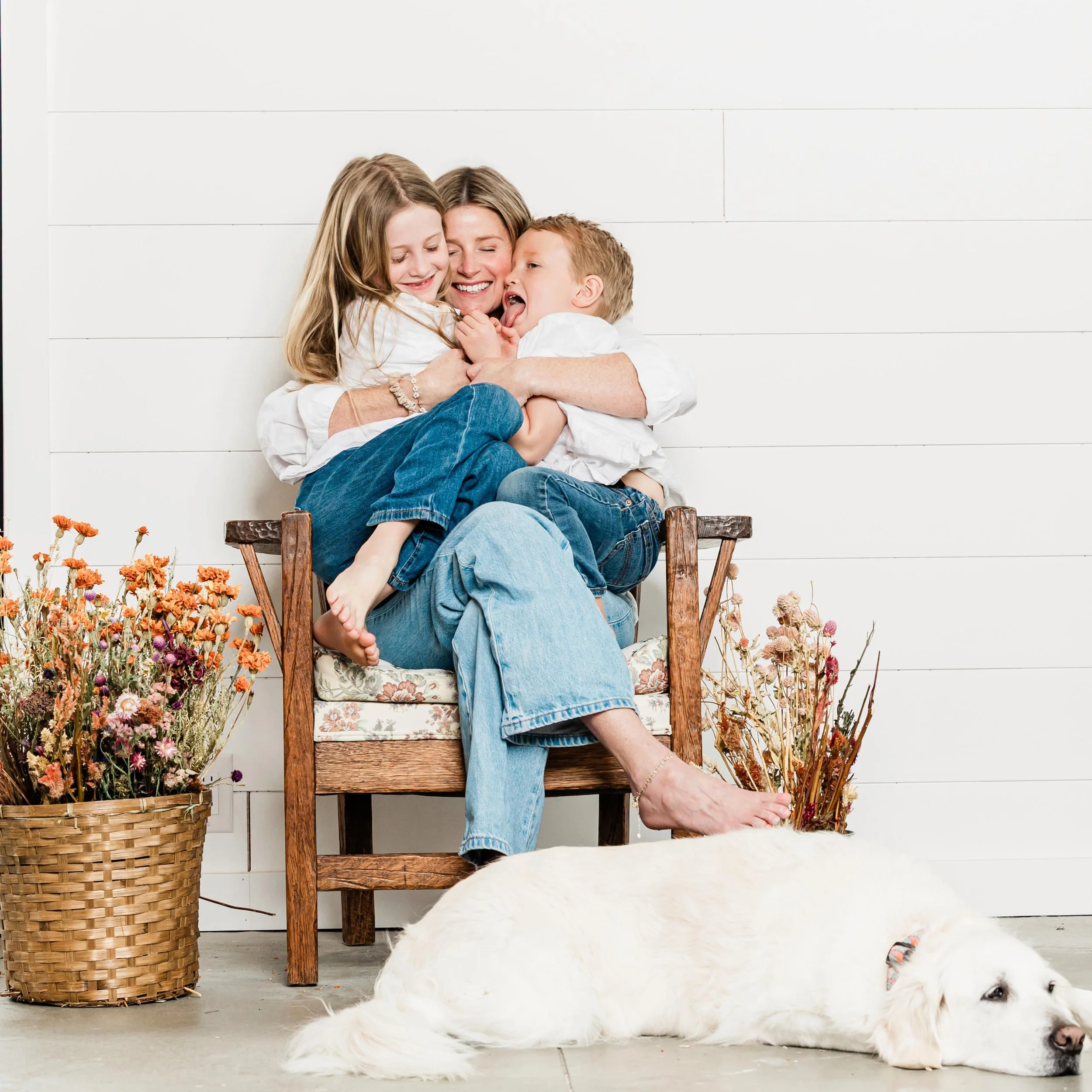The two little people who fill my whole heart. 
It&rsquo;s never lost on me, just how lucky I am. 
Happy Mothers Day Weekend 💗

📸 @mingrammedia