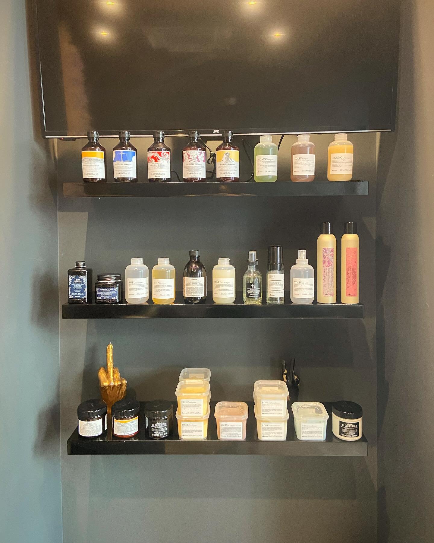 DAVINES💫

Our love for Davines products and the company grows day by day, here&rsquo;s a few things about the products and packaging, 

&bull; sustainability packaging
&bull; biodegradable packaging 
&bull; b-corp company 
&bull; carbon neutral prod