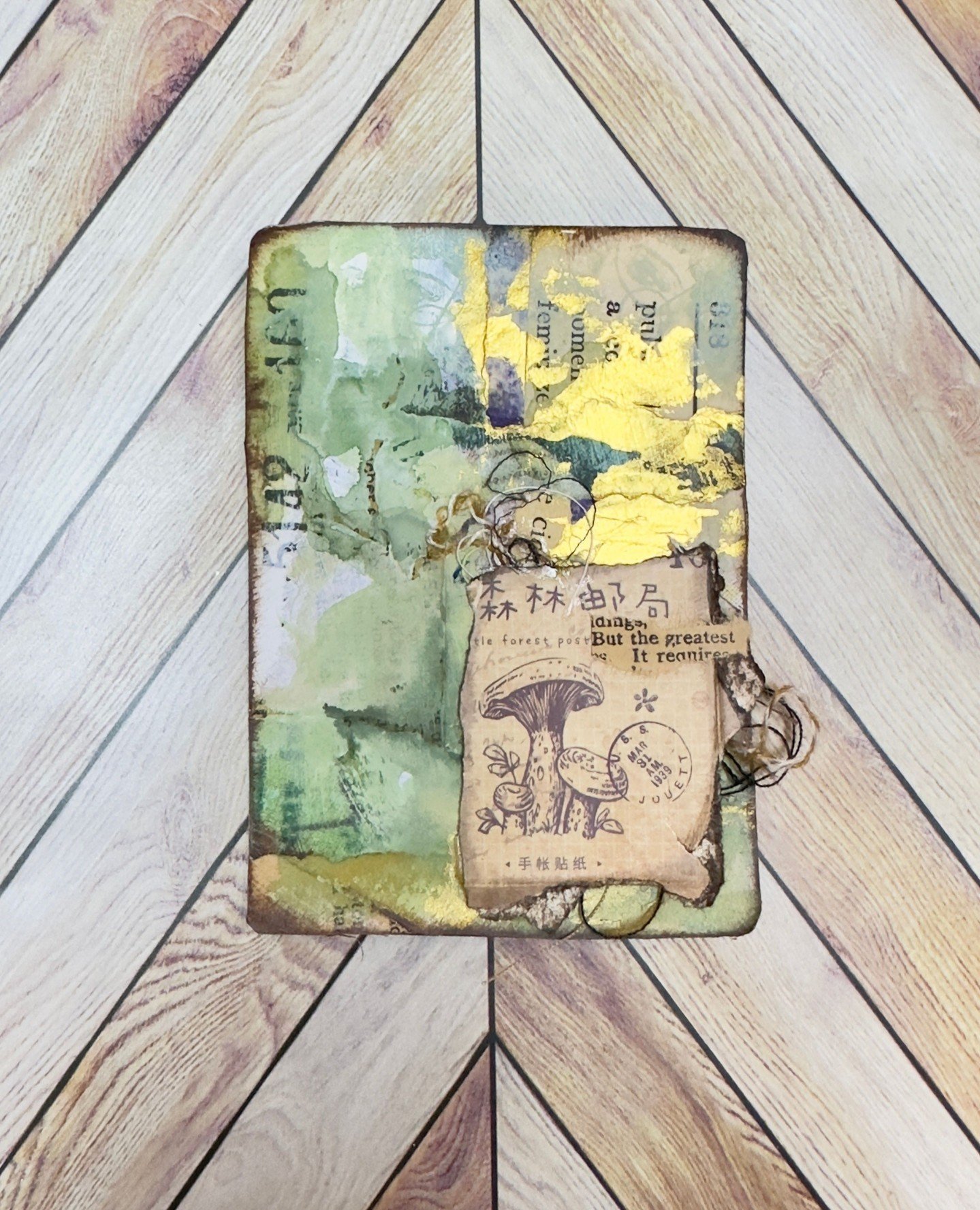 Meet the 10 of &clubs;️'s, card # 17 of my #mixedmediadeckbuild ⁠
⁠
Created in 2023 for #craftyhopeprompts a prompt deck challenge that was created by @craftyhope and using her week 17 prompts of ⁠
Metallic paint, border stamp and botanical.⁠
⁠
#real