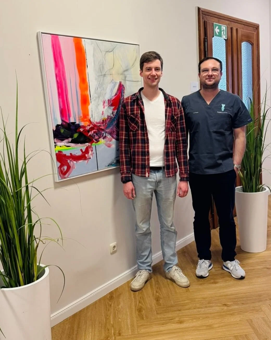 Heute m&ouml;chte ich mich nochmals herzlich bei Herrn Dr. Passin von @passin.aesthetik bedanken! 🙏🏻🙂

Vielen Dank f&uuml;r Ihr Vertrauen, Hilfe, Offenheit und die M&ouml;glichkeit meine Bilder in Ihrer tollen Praxis ausstellen zu k&ouml;nnen!

Di