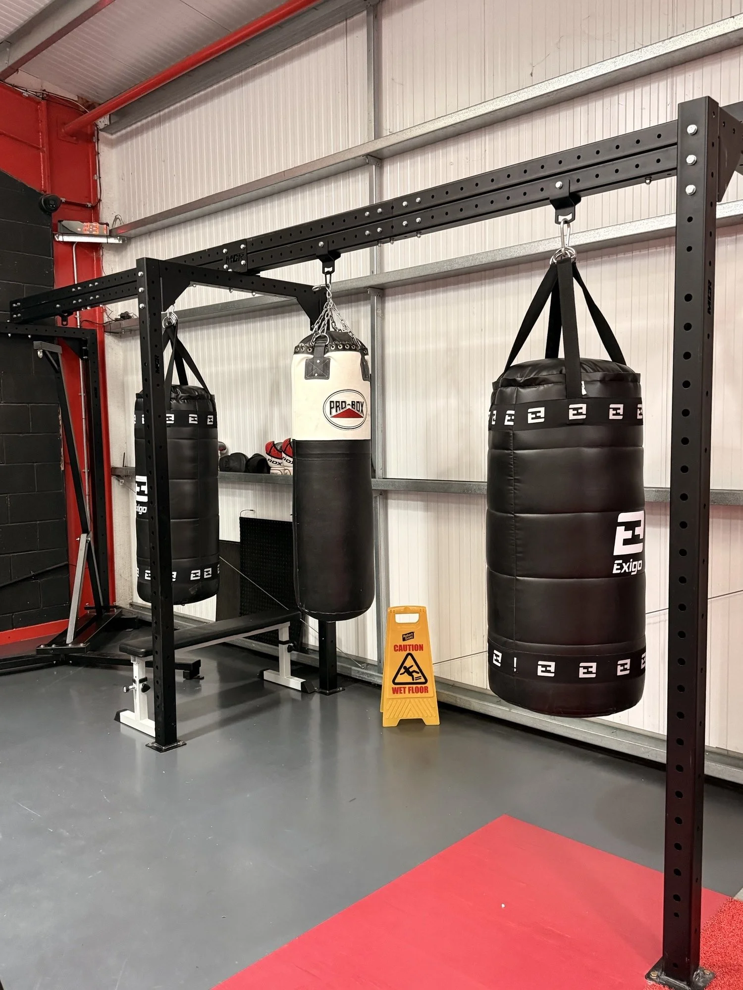 803 ARES BOXING & COMBAT RIG - 4 BAG