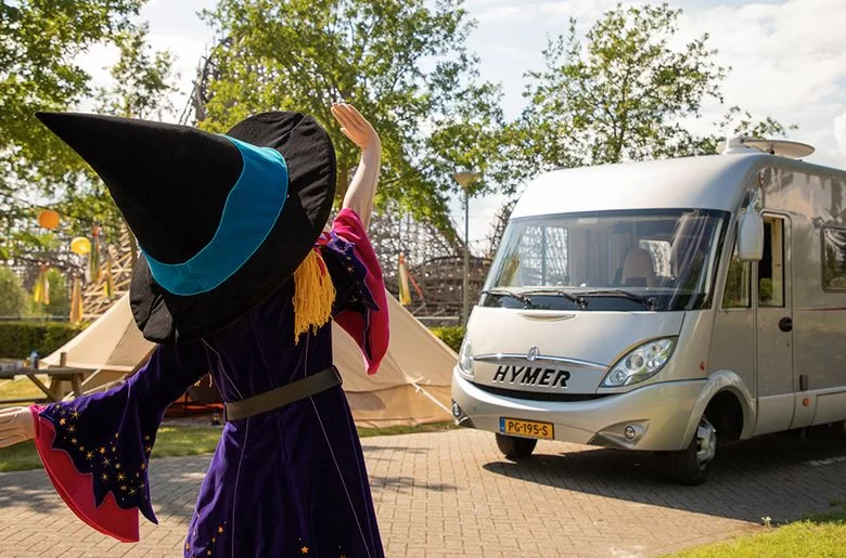 Onvergetelijke ervaring: overnachten naast de houten achtbaan van Attractiepark Toverland